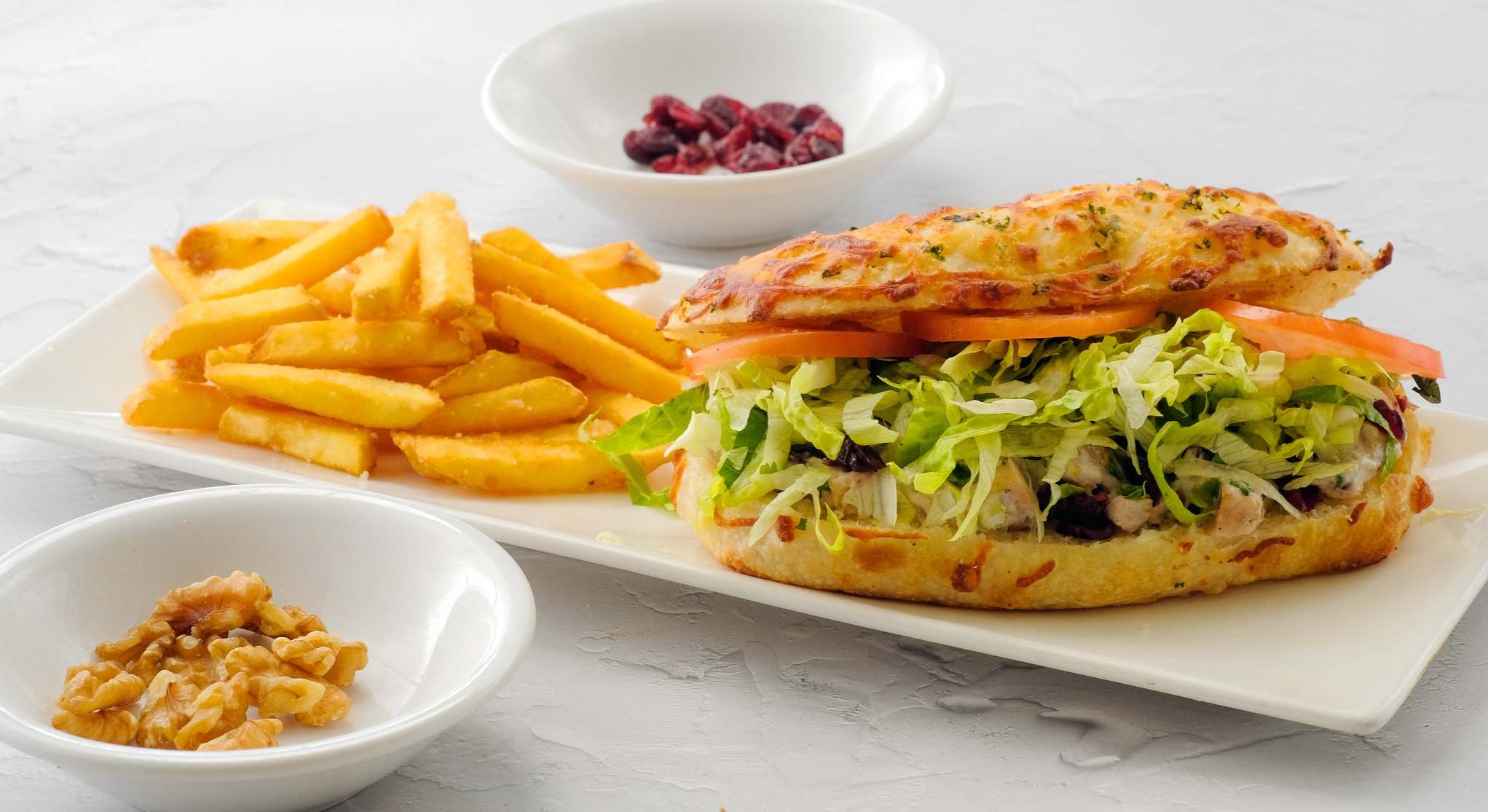 Alimentos ultraprocesados en un plato