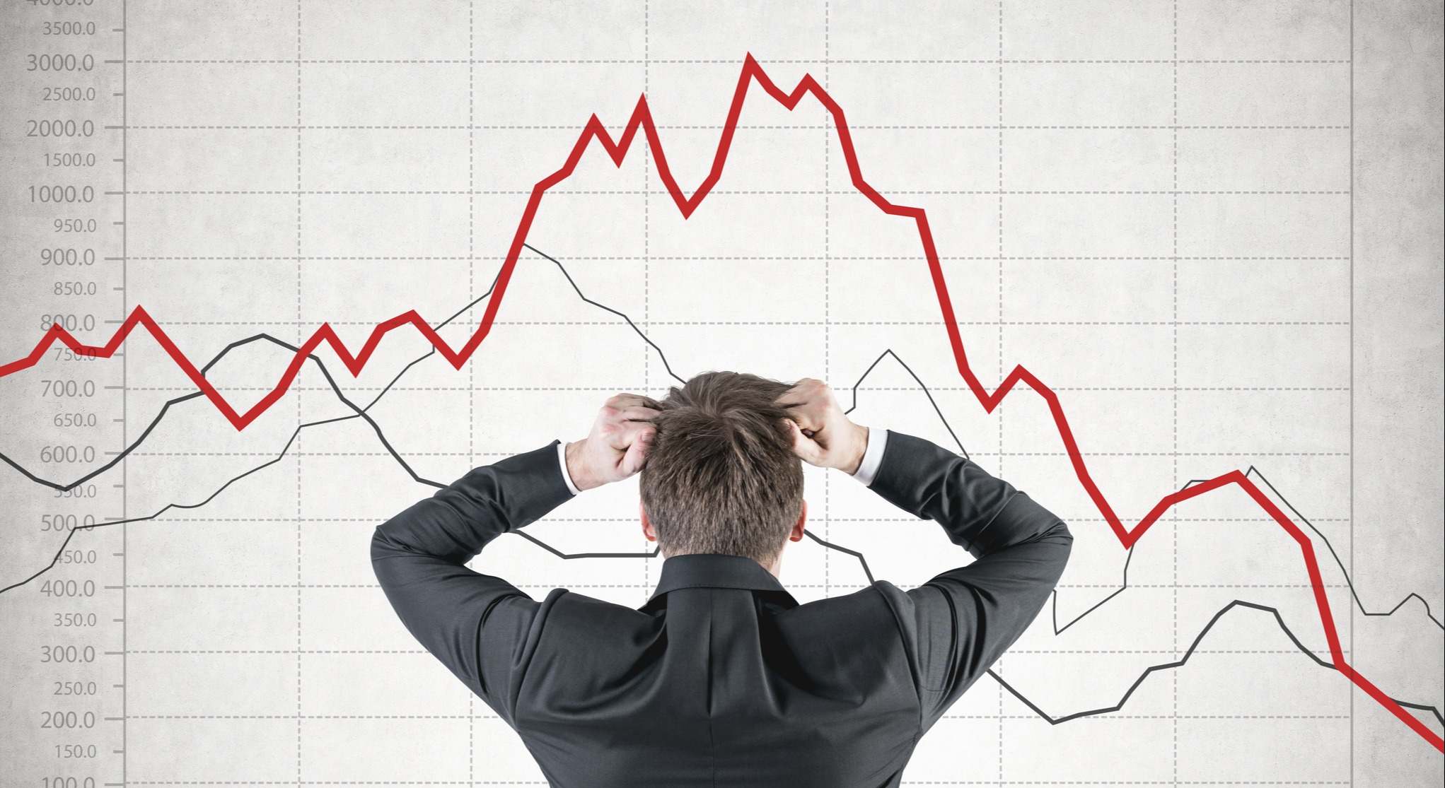 Inversor ante una cotización que se desploma. Imagen: iStock.