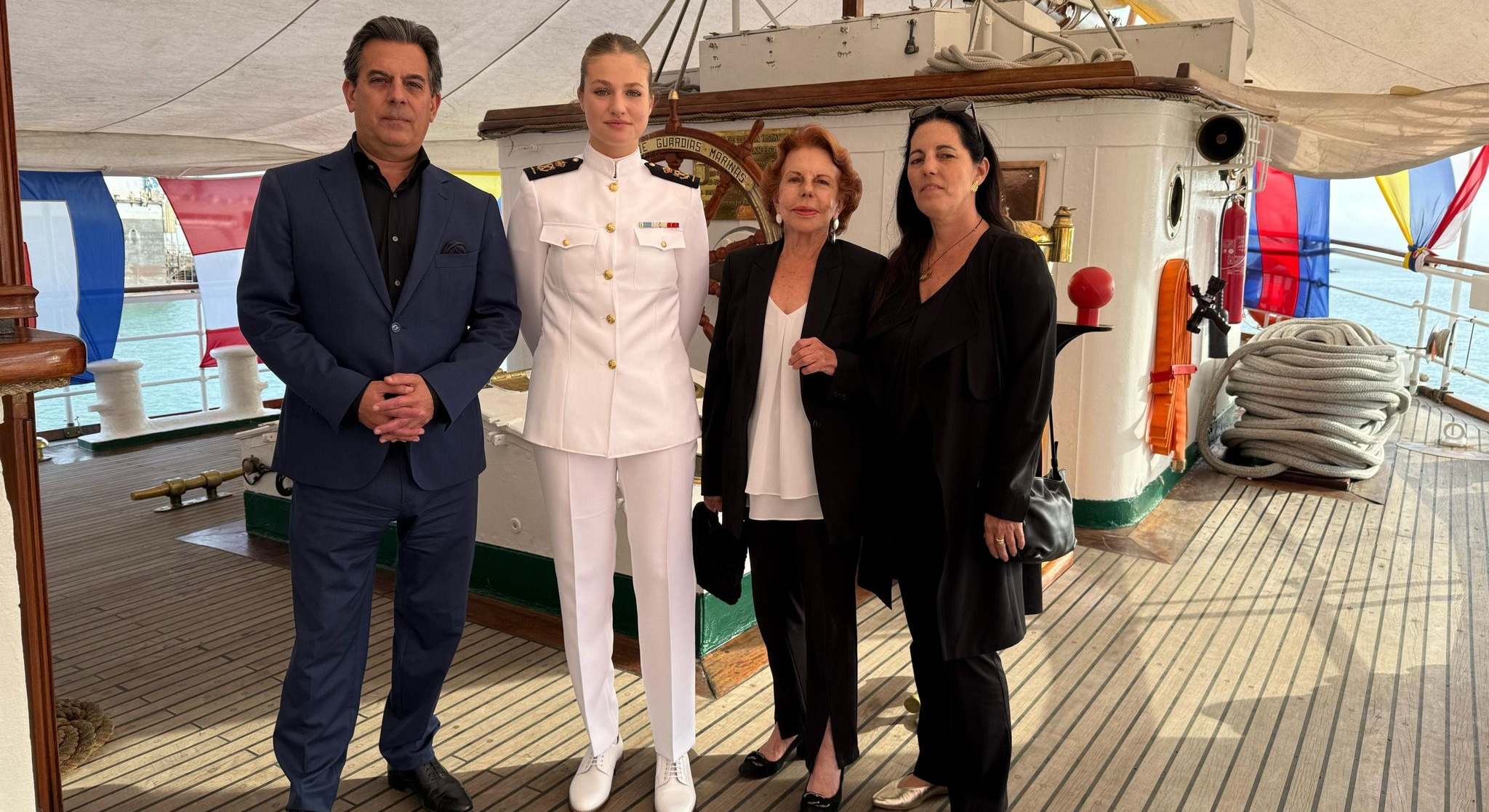 Leonor con los hijos de  Mario Vargas Llosa