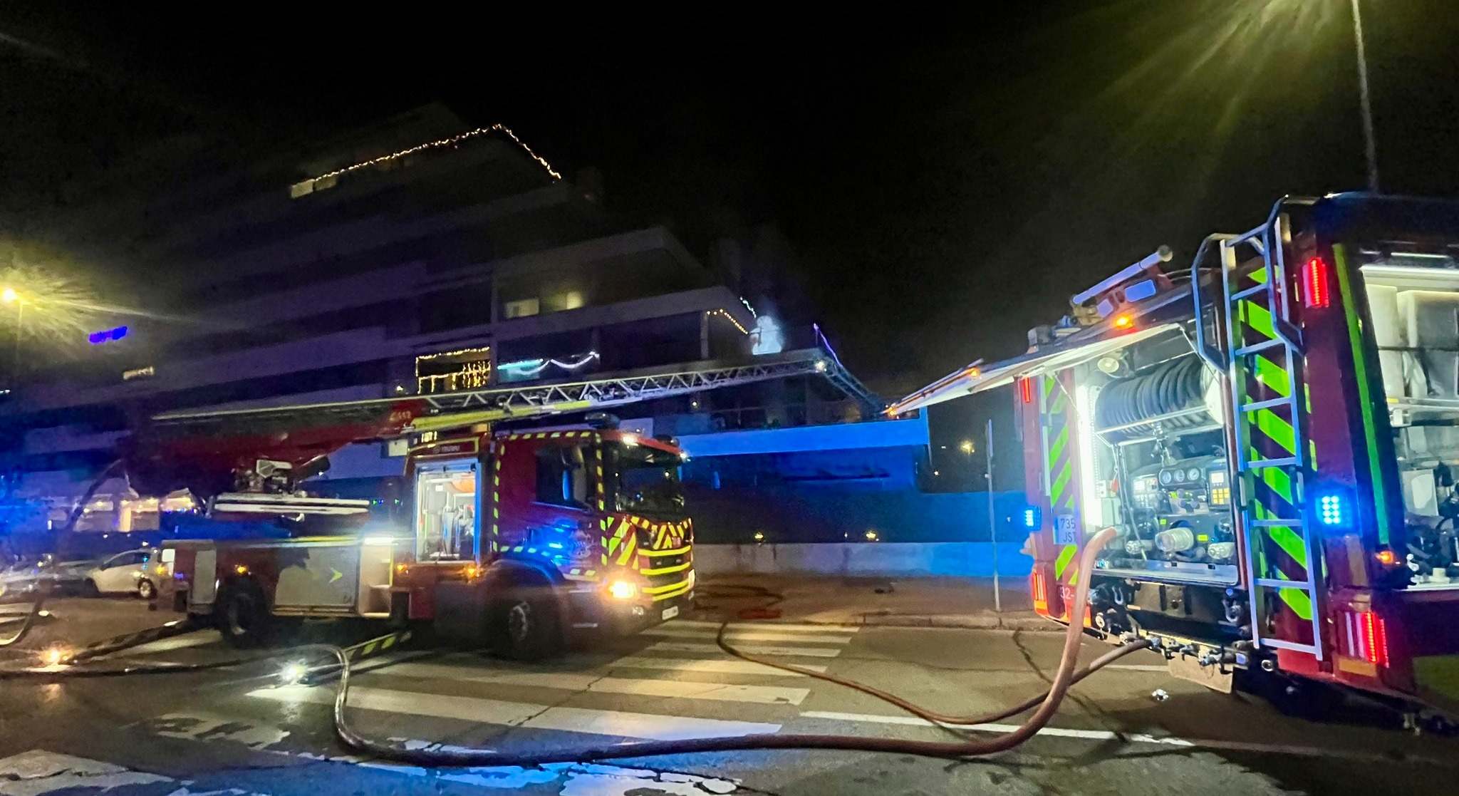 Nueve Personas Intoxicadas Levemente en Incendio de Navidad en Móstoles
