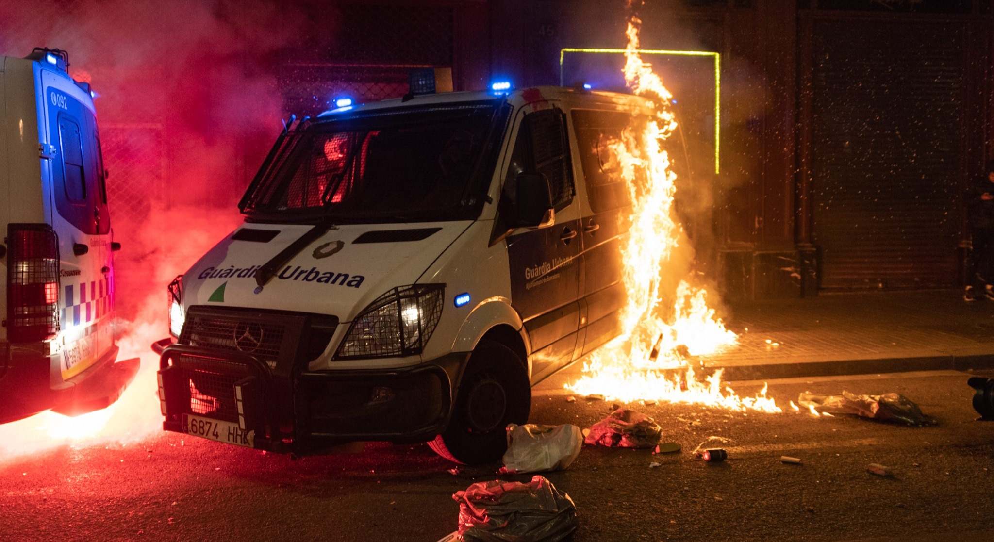 Furgón incendiado.