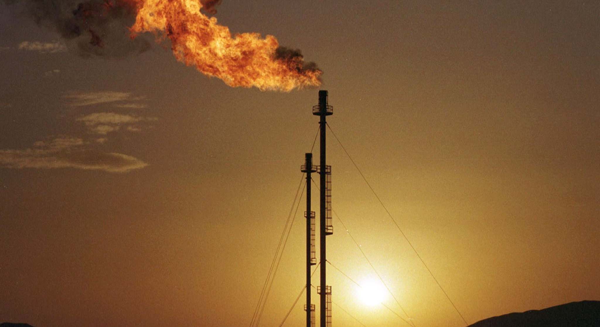 Un pozo de petróleo ardiendo