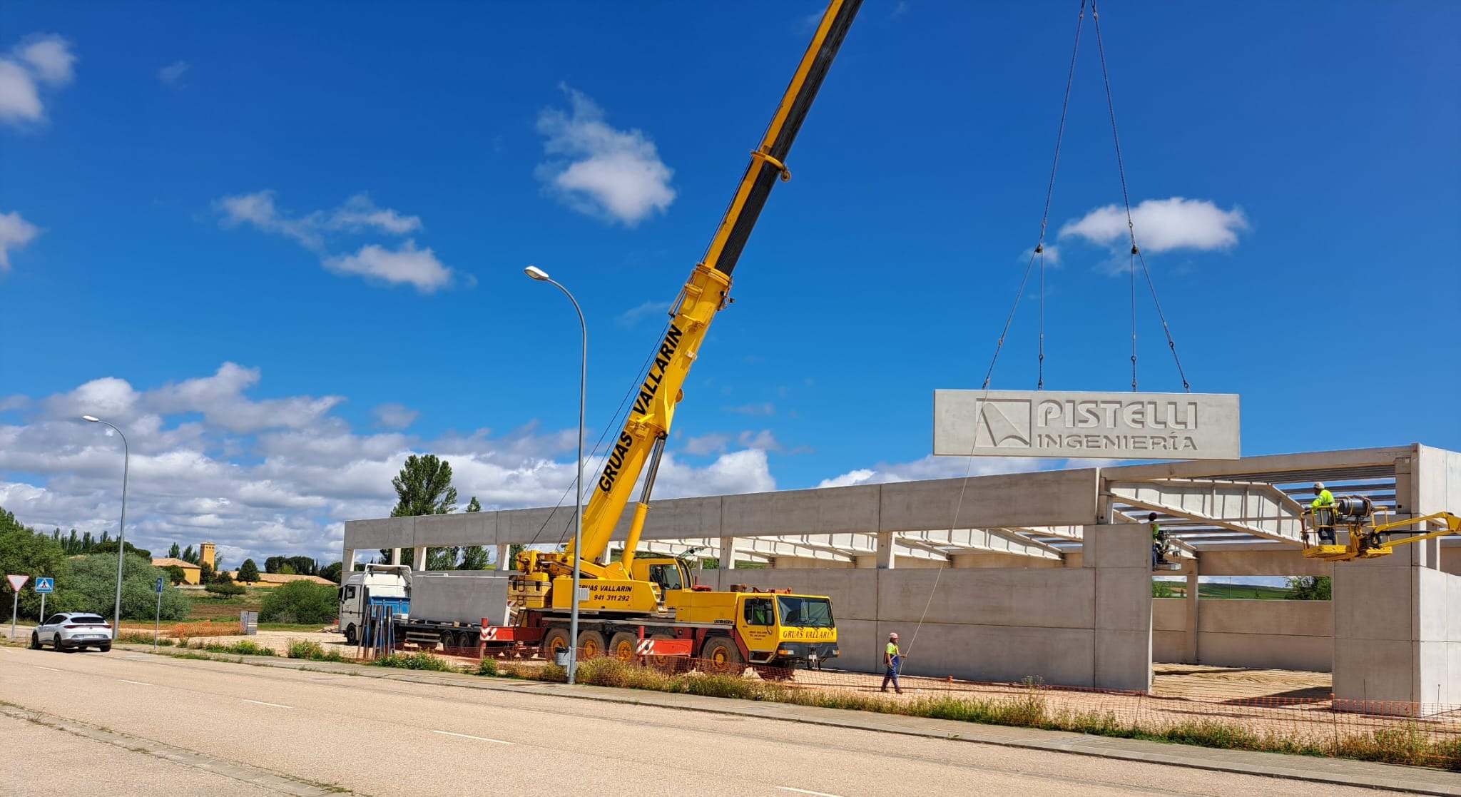 Obras de construcción de la planta de carpas industriales de Pistelli en Almazán