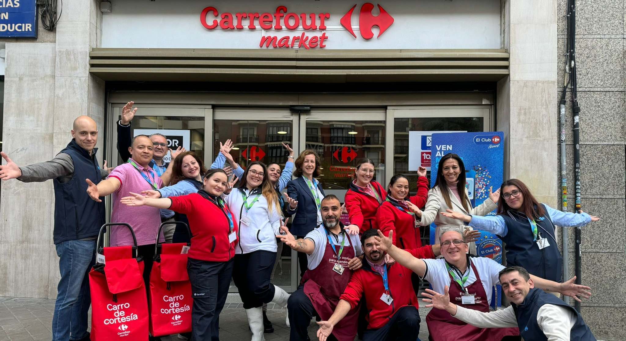 Estreno de la primera de las más de 40 tiendas Supercor reconvertida por Carrefour.