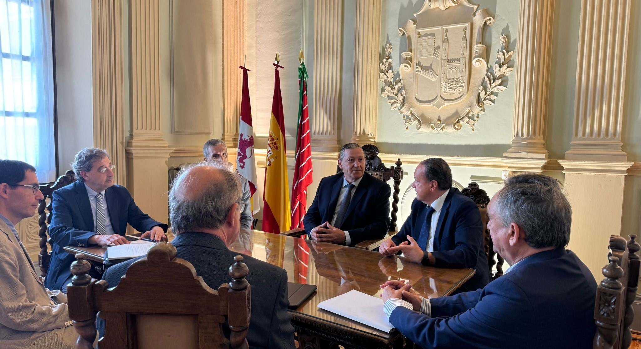 Amilivia (D) y el presidente de la Diputacíón de Zamora.