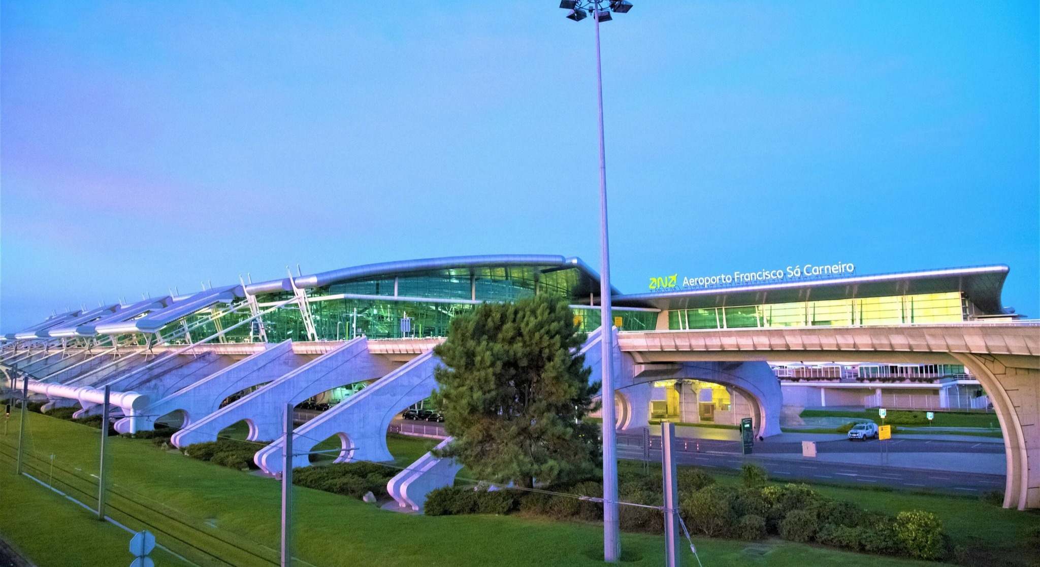 aeropuerto oporto sa carneiro