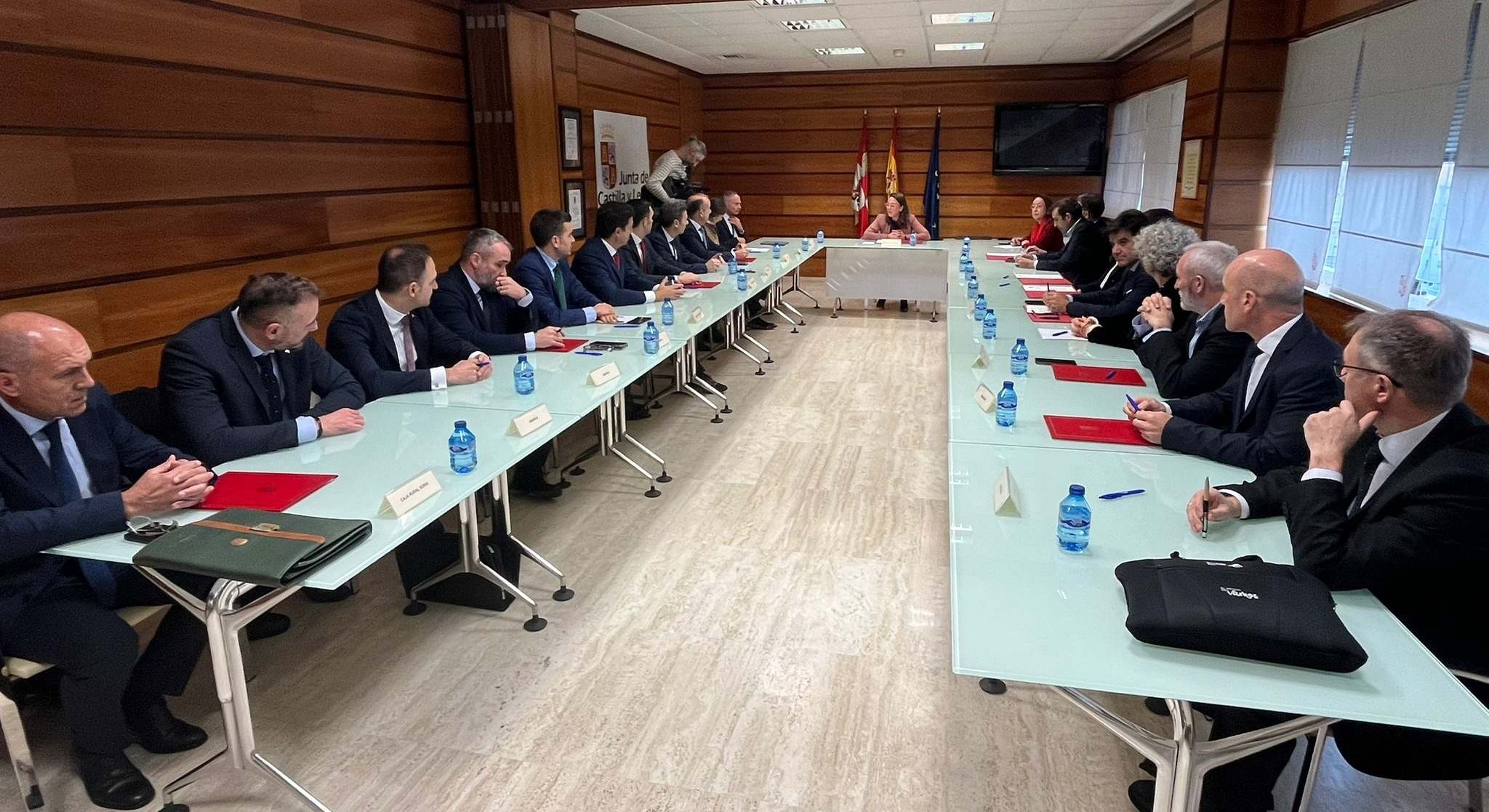 Firma de convenio para bonificar préstamos por la sequía en Castilla y León
