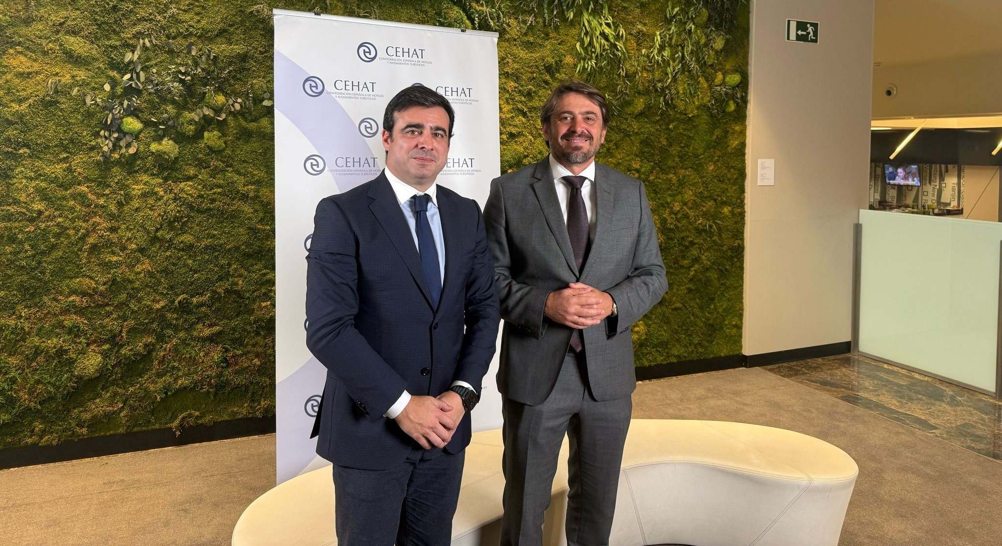 José Luis Iniesta, presidente de CIEM, con el presidente de CEHAT, Jorge Marichal