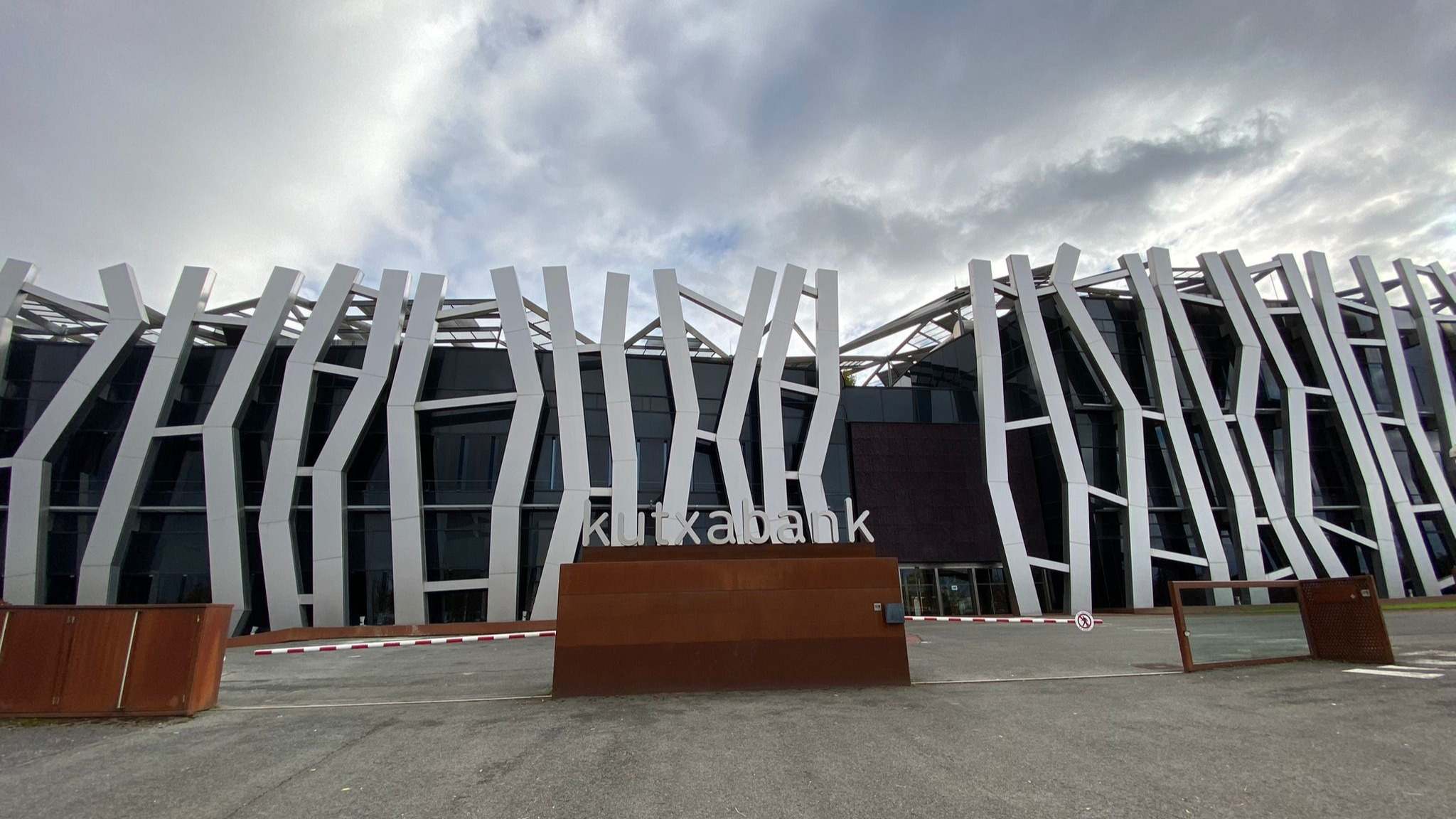 Sede de Kutxabank en Salburua, Vitoria.