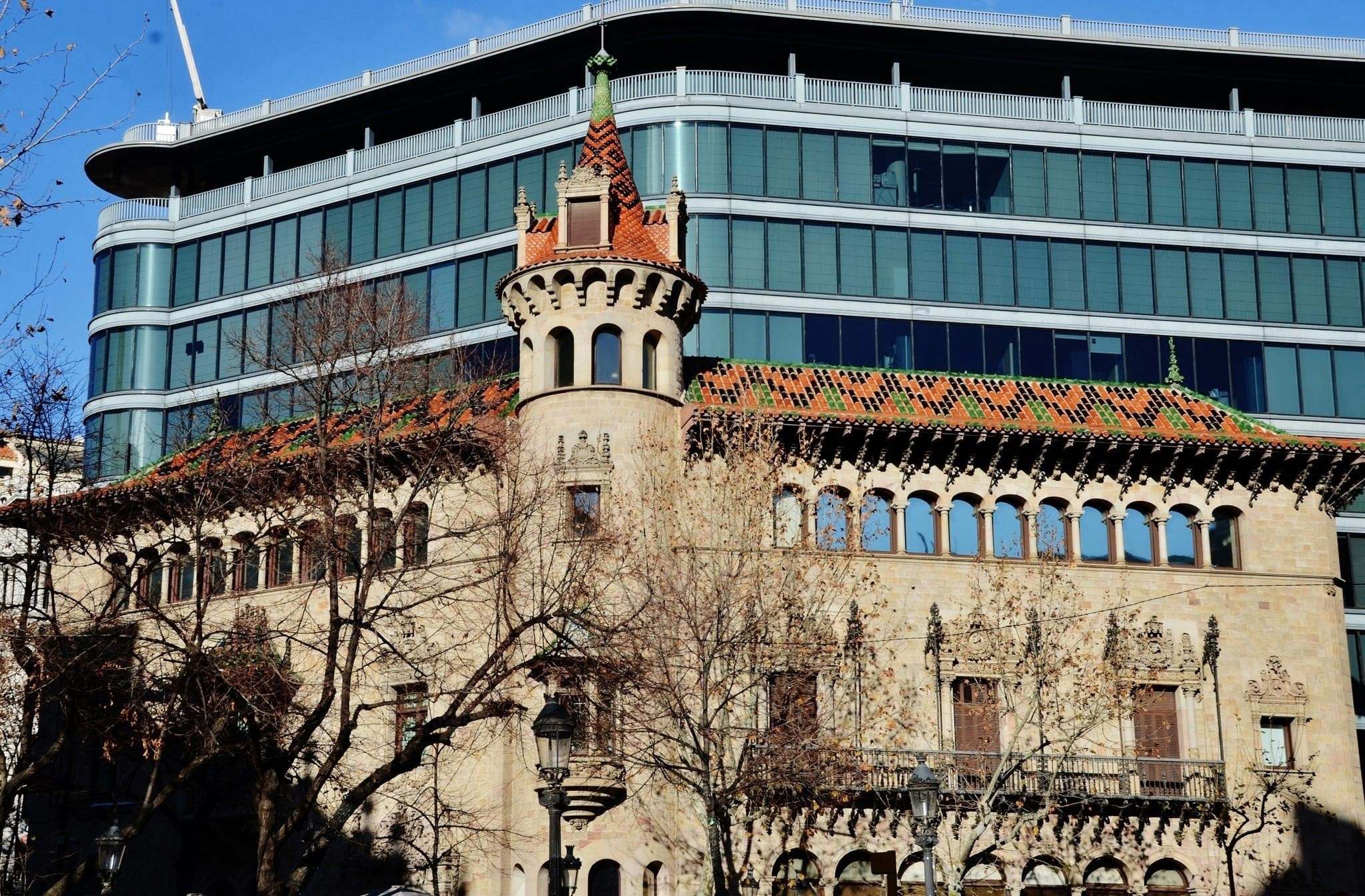 Edificio histórico que acoge la sede de la Diputación de Barcelona. EE