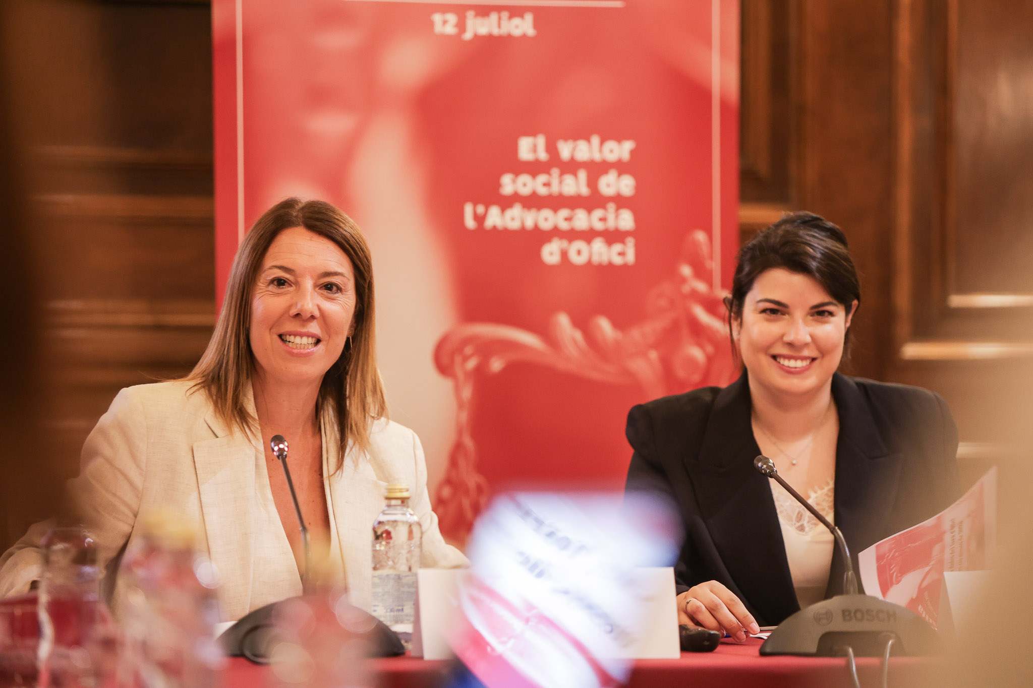 Cristina Vallejo (i.) y Cristina Capuz (d.), en el ICAB. EE