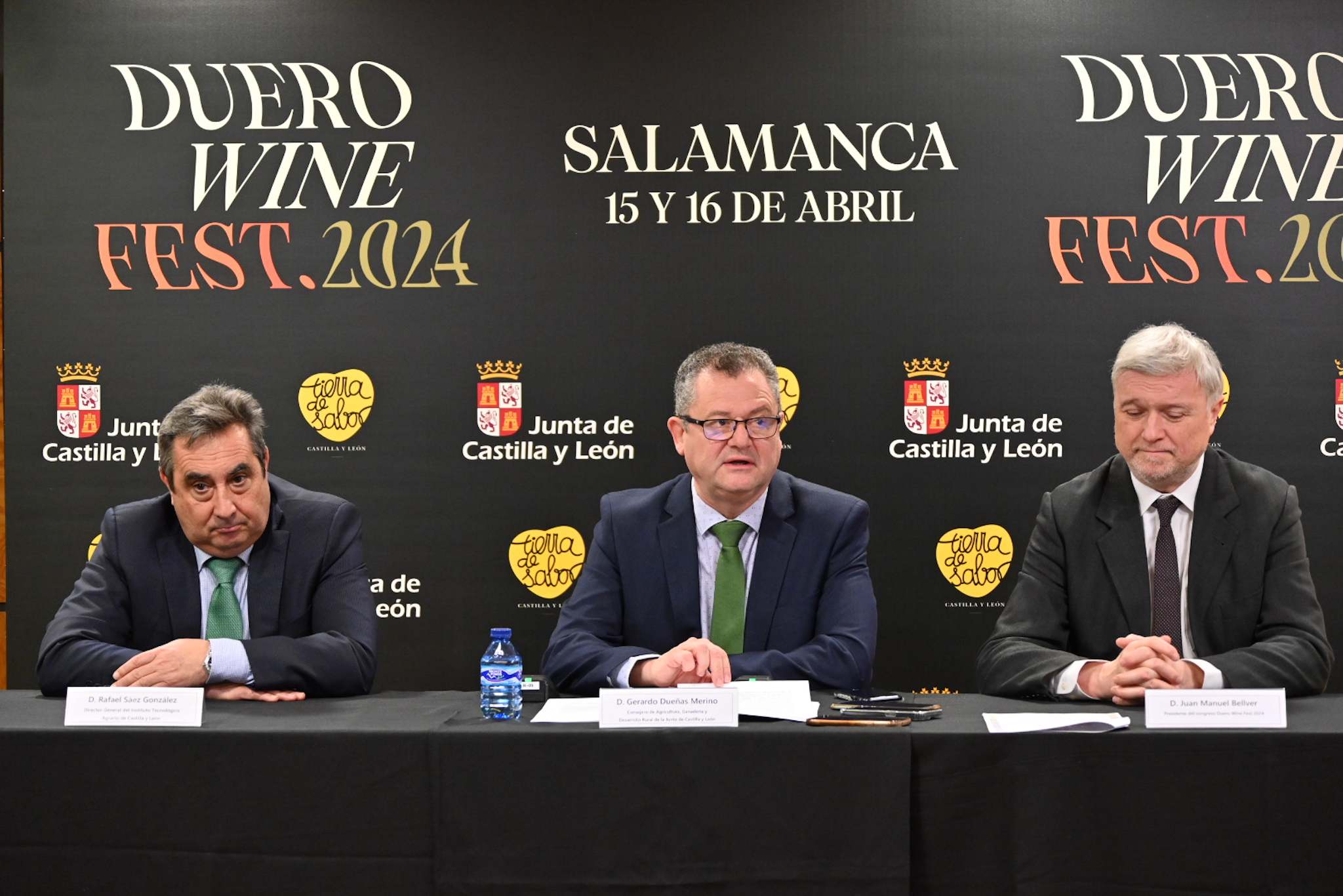 Rafael Sáez, director general del Itacyl: el consejero Gerardo Dueñas, y el director del certamen Juan Manuel Bellver