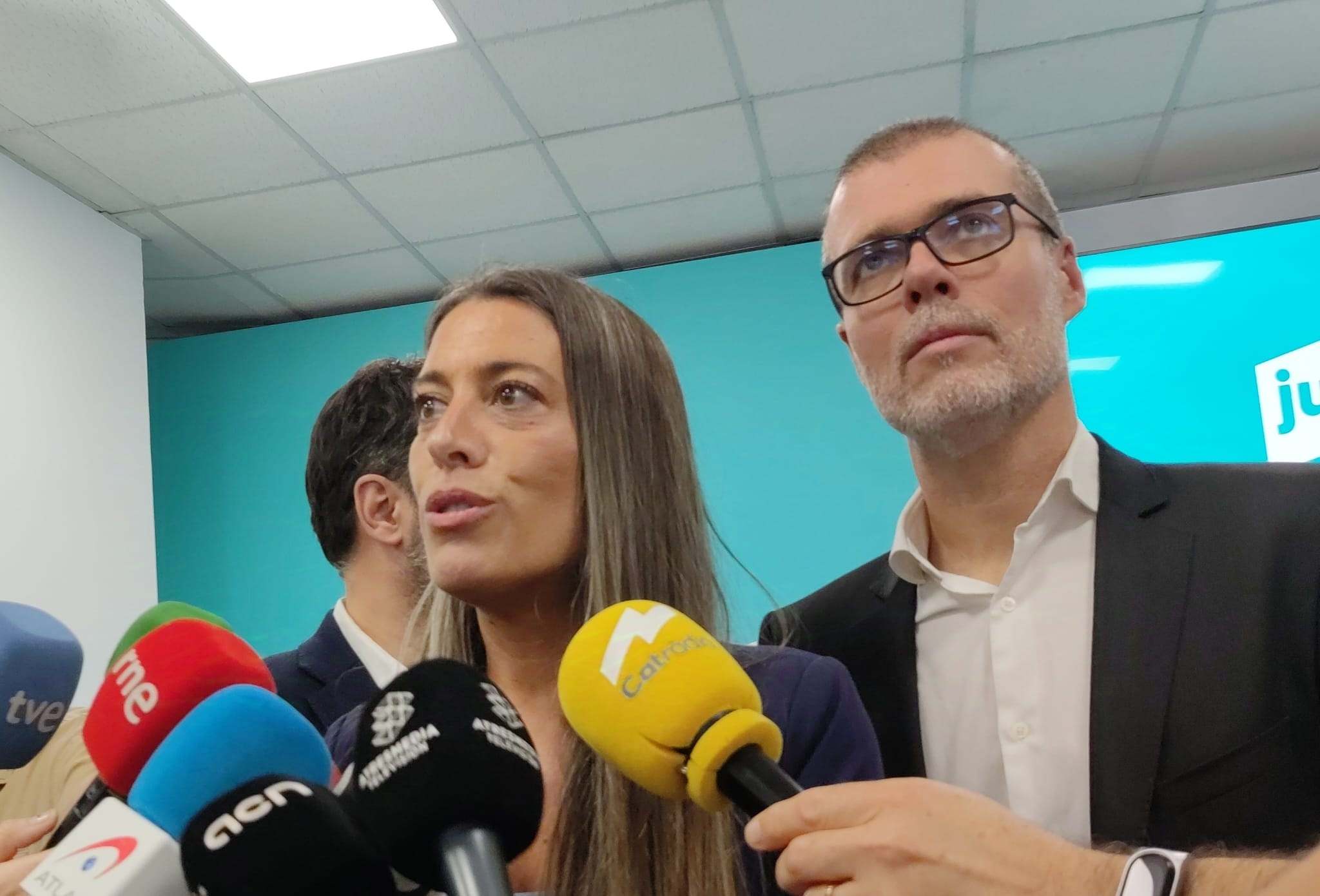 Declaraciones de la portavoz de Junts en el Congreso, Miriam Nogueras, junto al diputado de Junts Josep Maria Cruset. EE