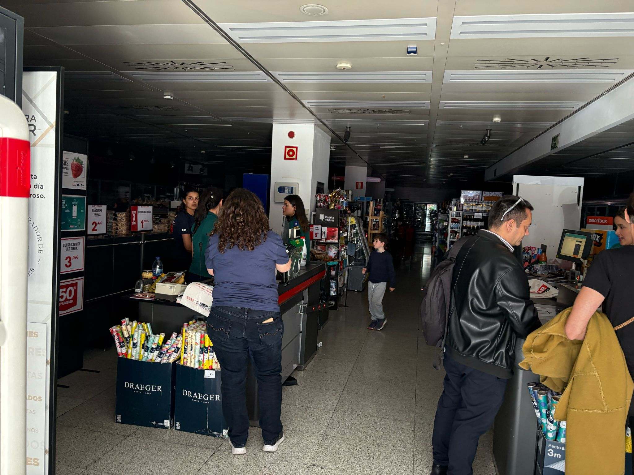 Un supermercado durante el apagón.