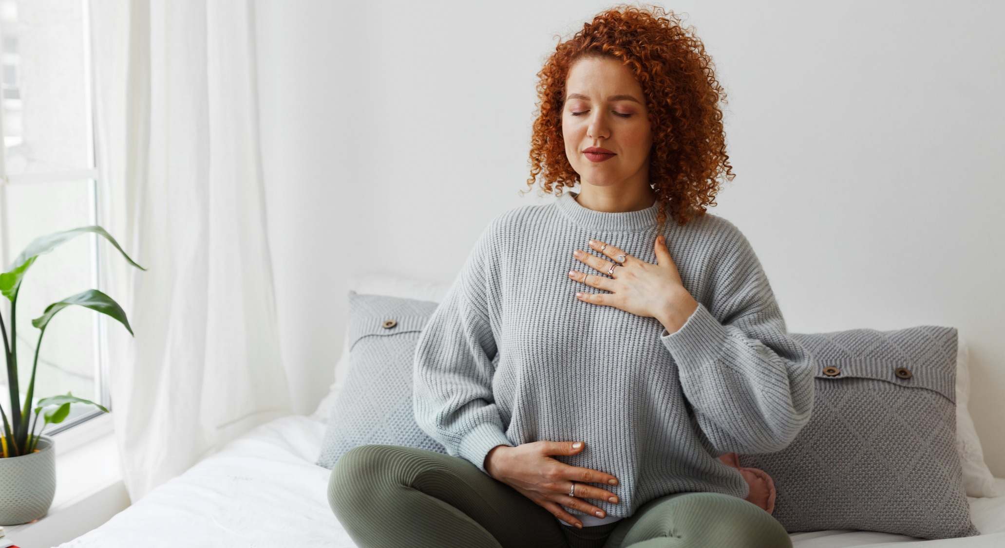Mujer haciendo ejercicios de respiración