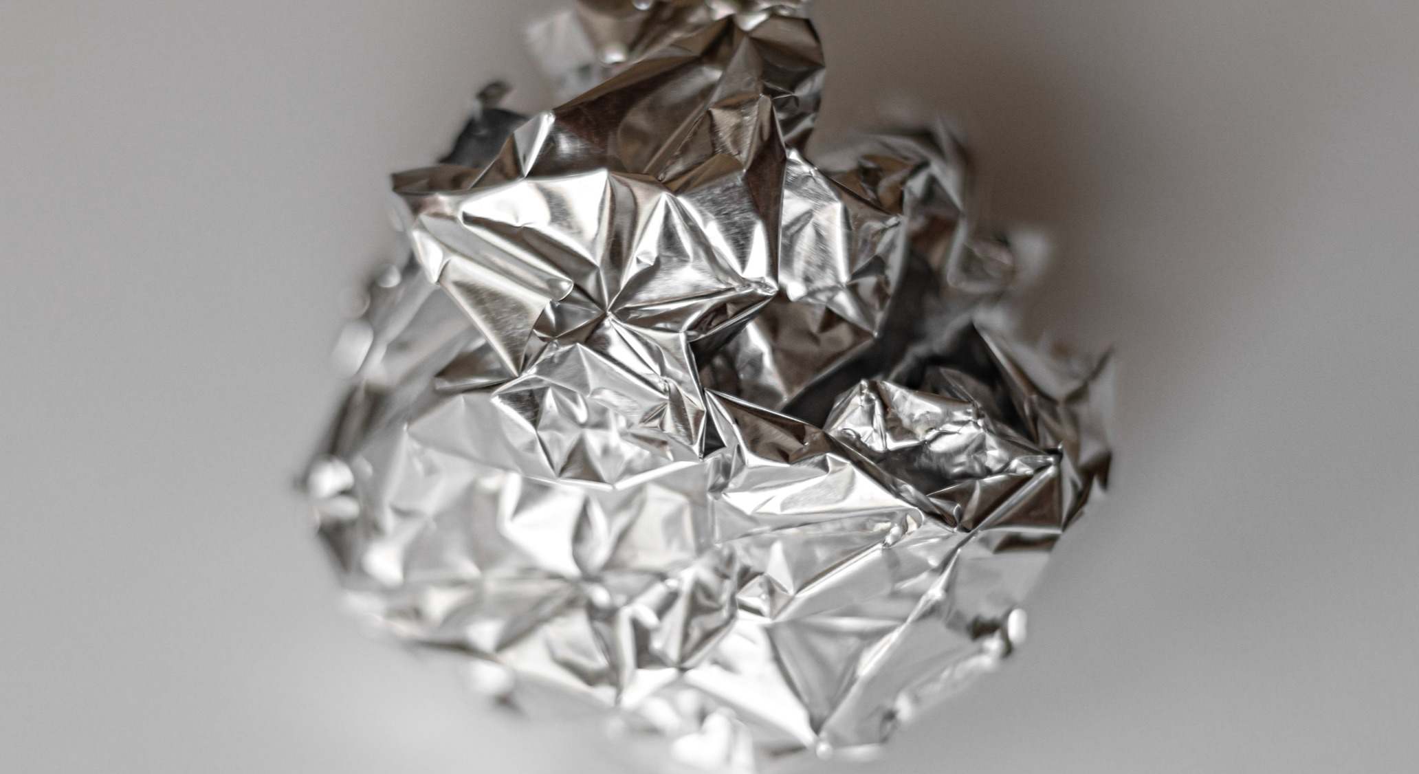 Bola de papel de plata