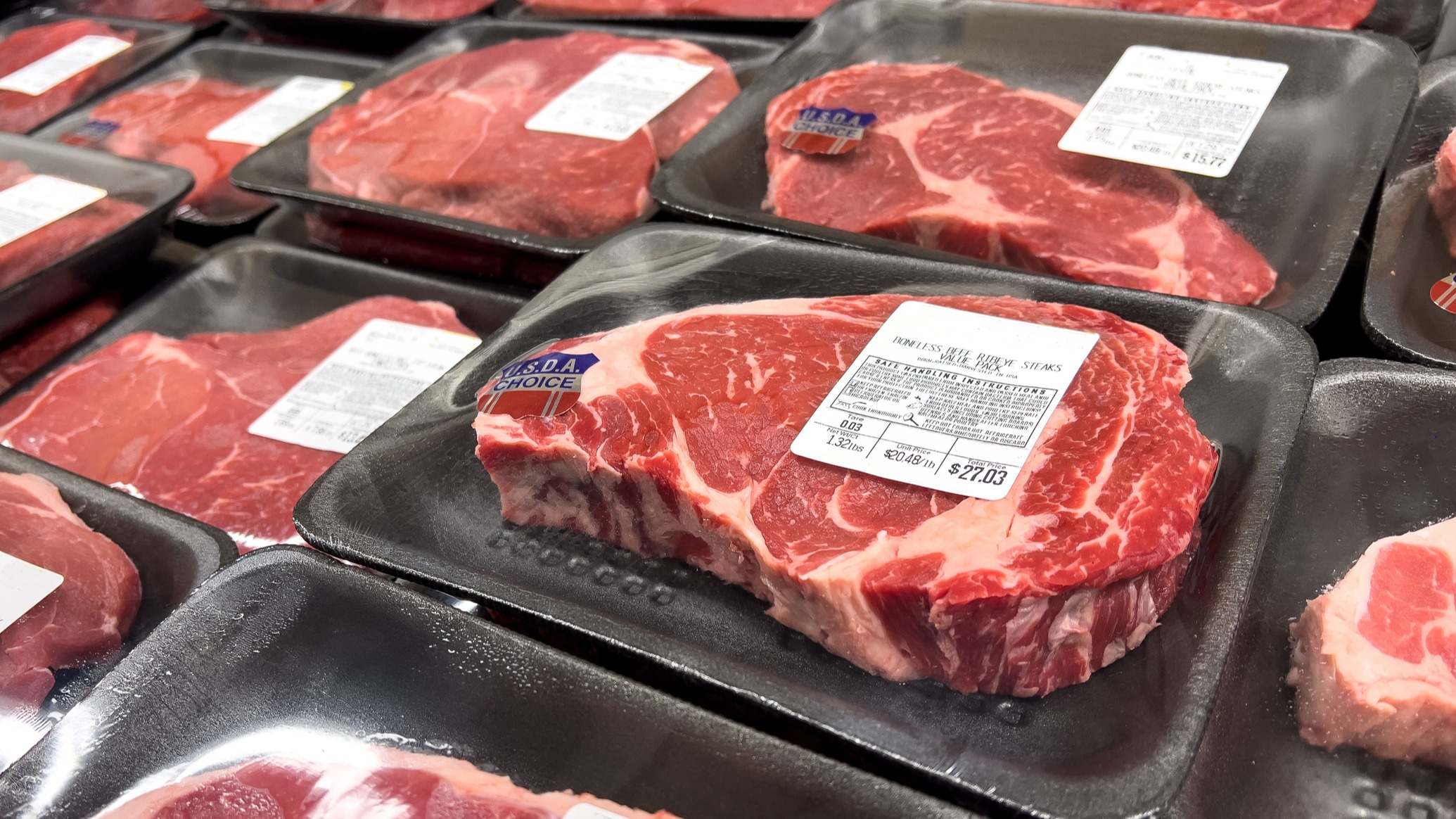 Carne de vaca envasada en un supermercado