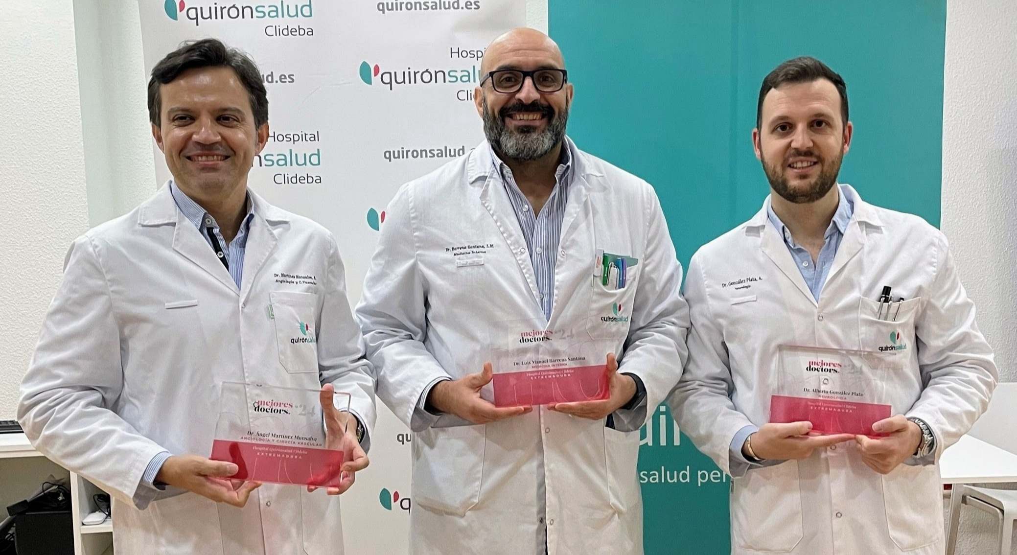 De izquierda a derecha, los doctores Ángel Martínez, Luis Manuel Barrena y Alberto González