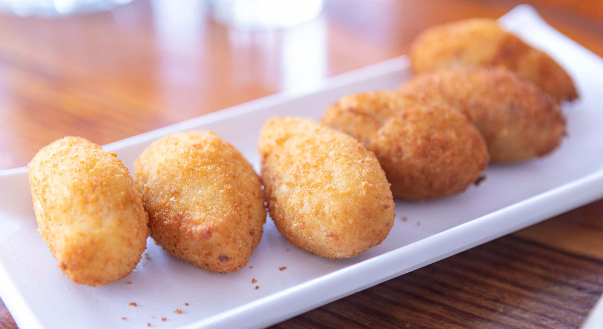 Plato de croquetas de jamón