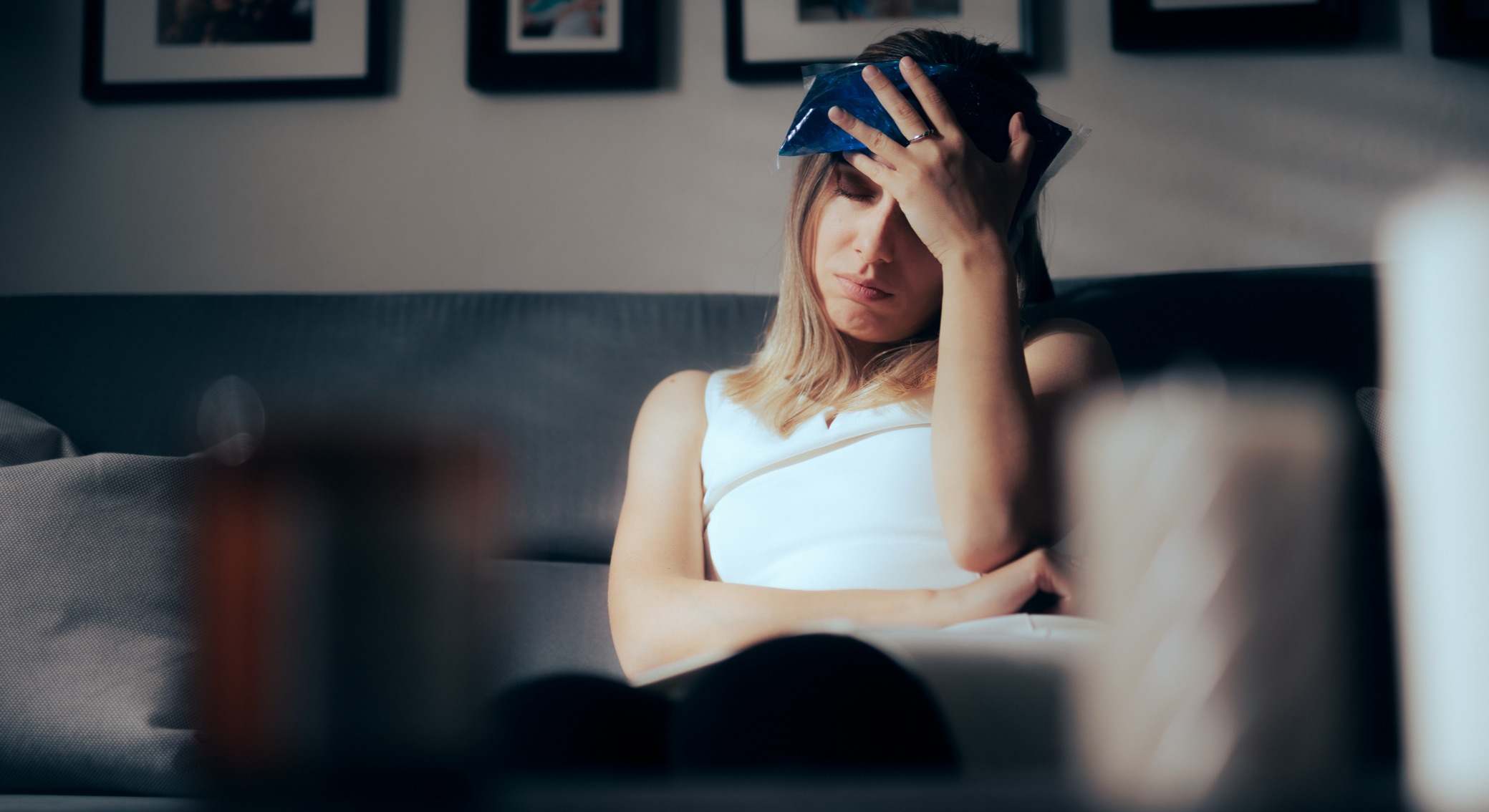 Mujer con dolor de cabeza