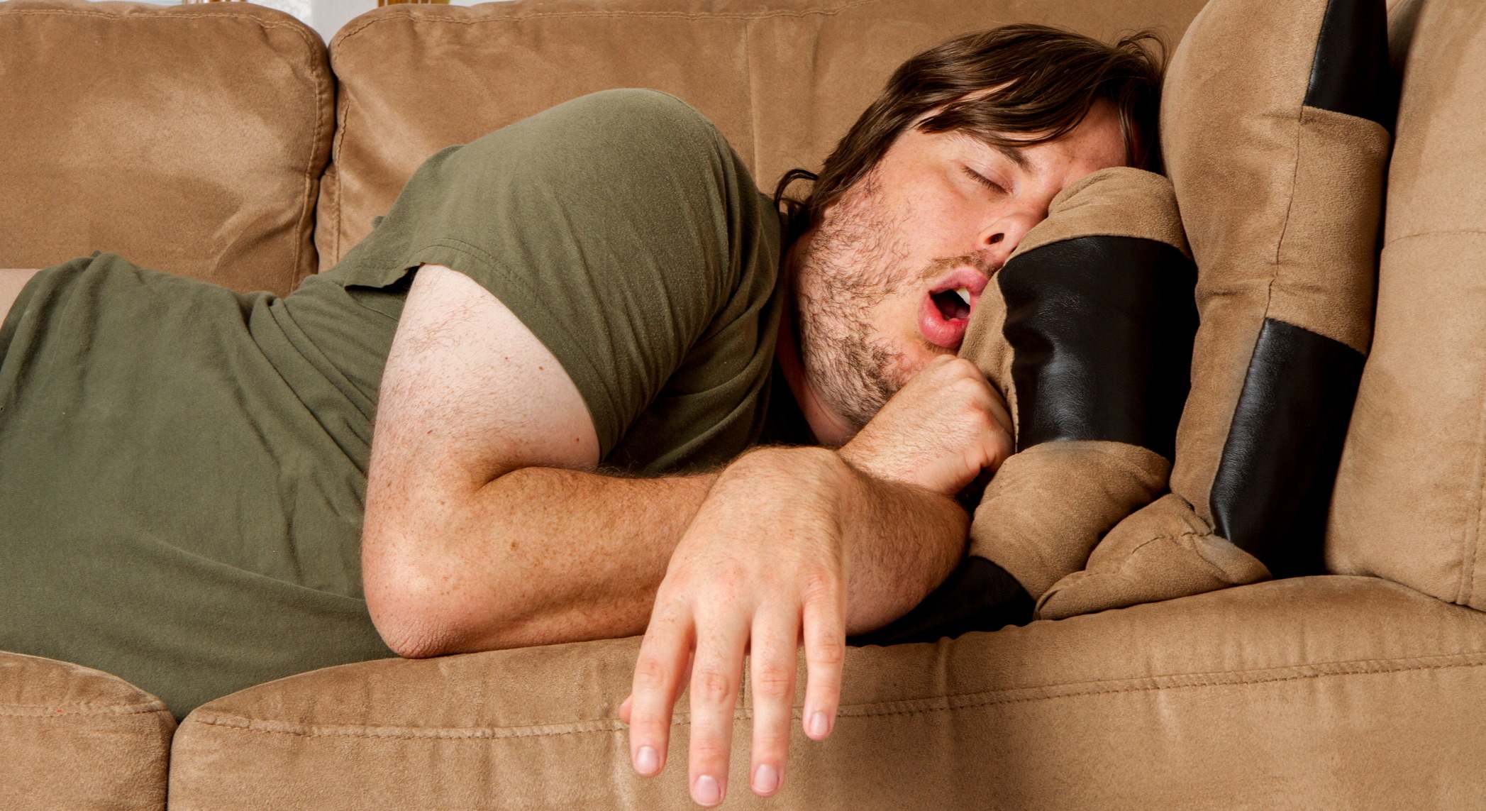 Hombre durmiendo la siesta