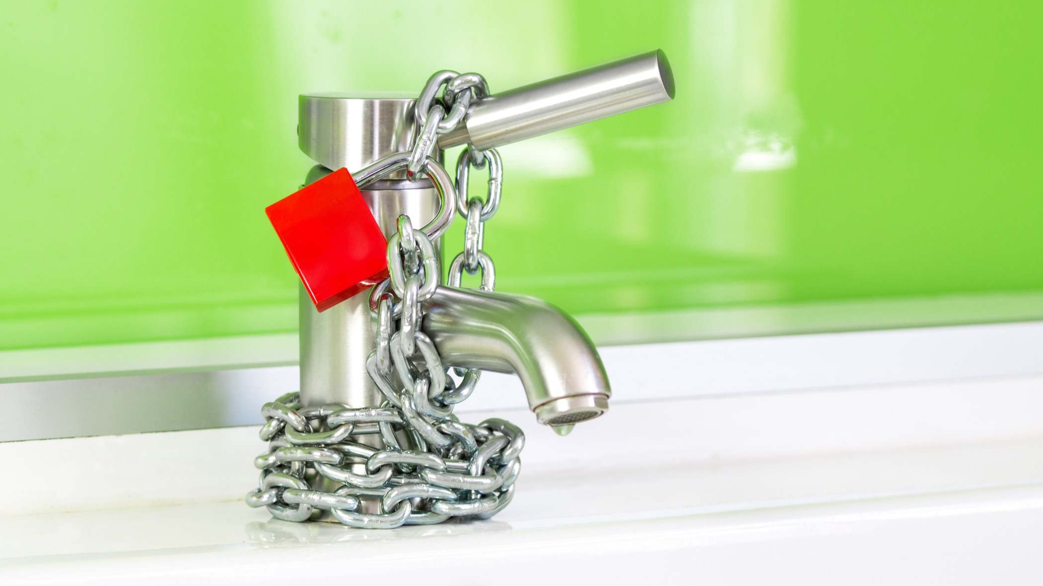 grifo de agua sequía Barcelona suministro restricciones, límite de consumo.