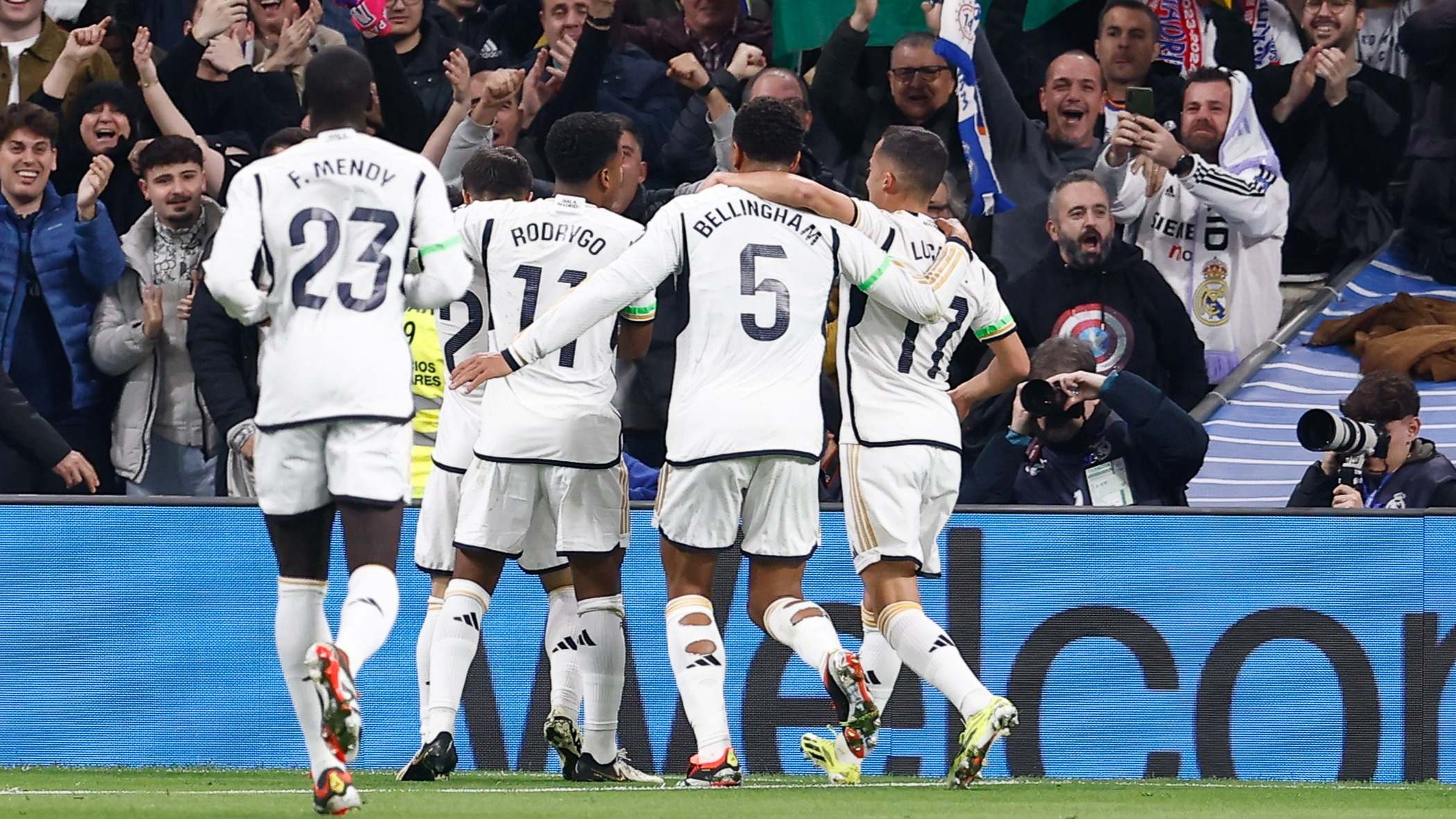 Varios jugadores del Real Madrid durante un partido