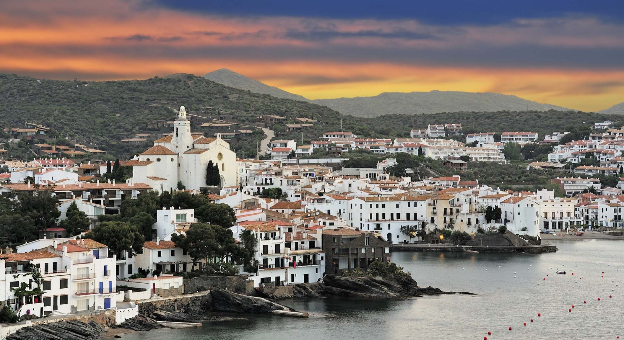 Vista panorámica de Cadaqués (Cataluña)