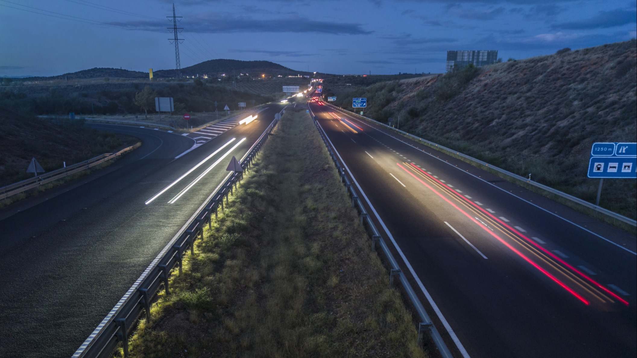 Autovía española de noche