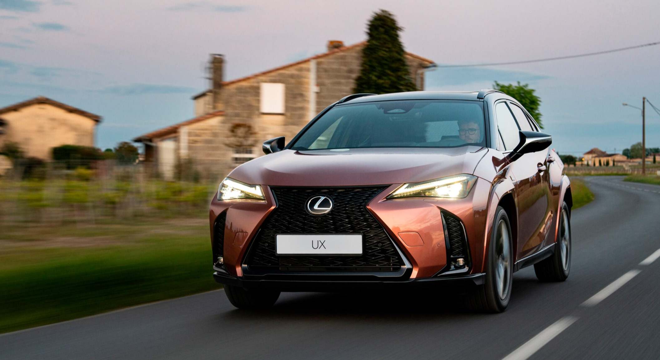 Lexus UX 2025