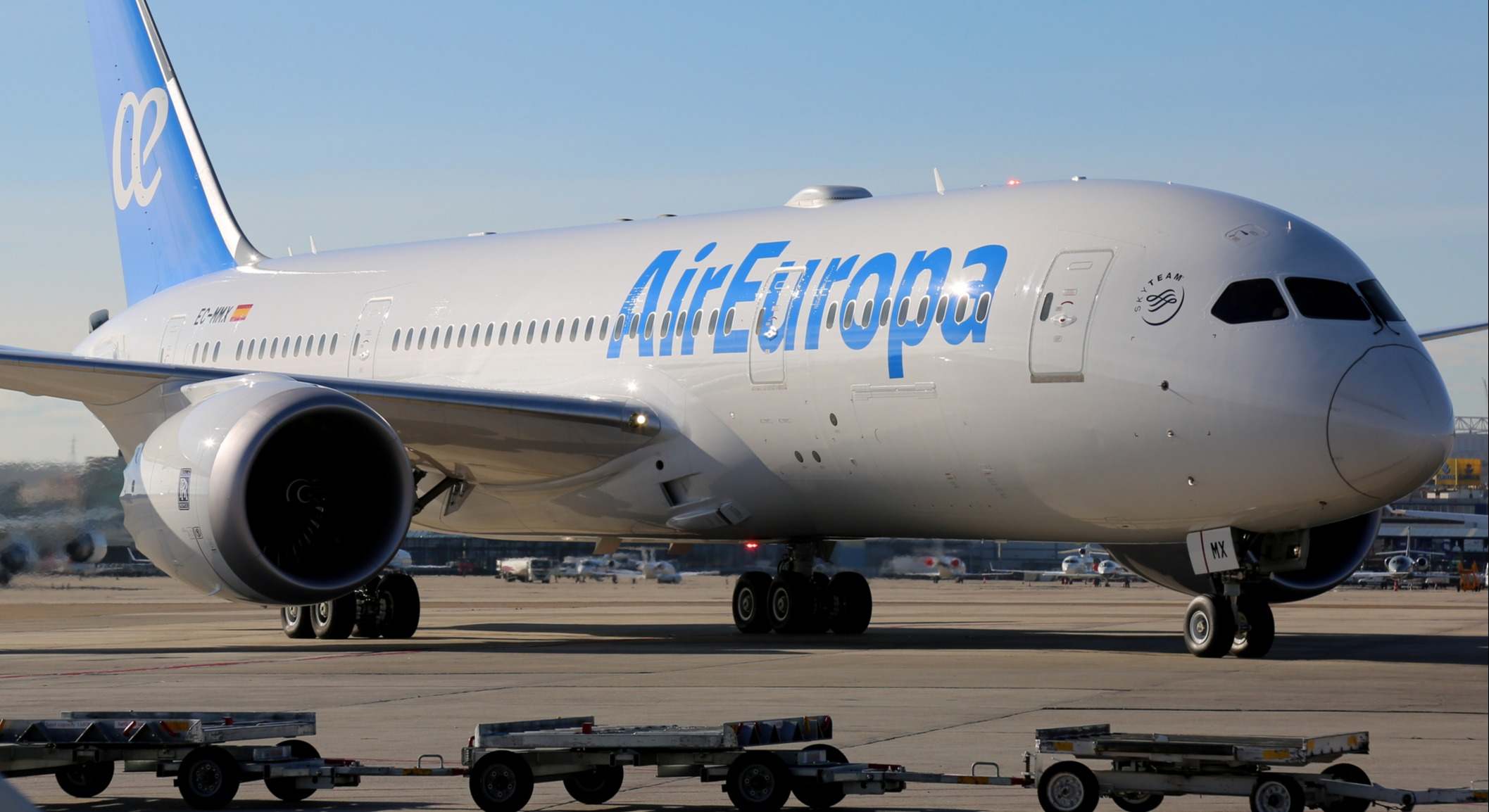 Avión de Air Europa en una pista de un aeropuerto
