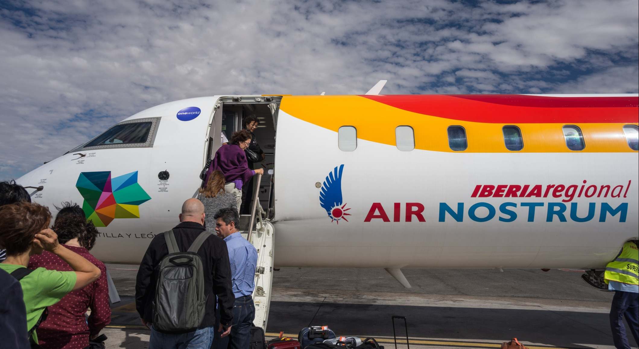 Pasajeros subiendo a un avión de Air Nostrum