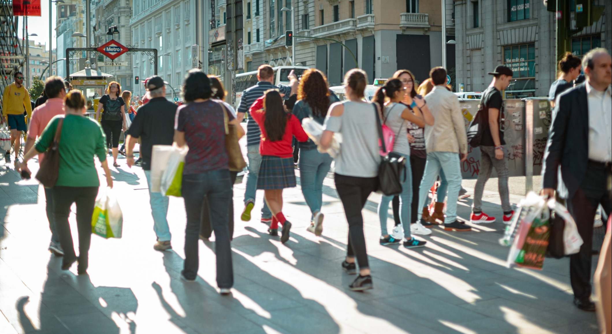 Gente de compras en Madrid. Foto: iStock