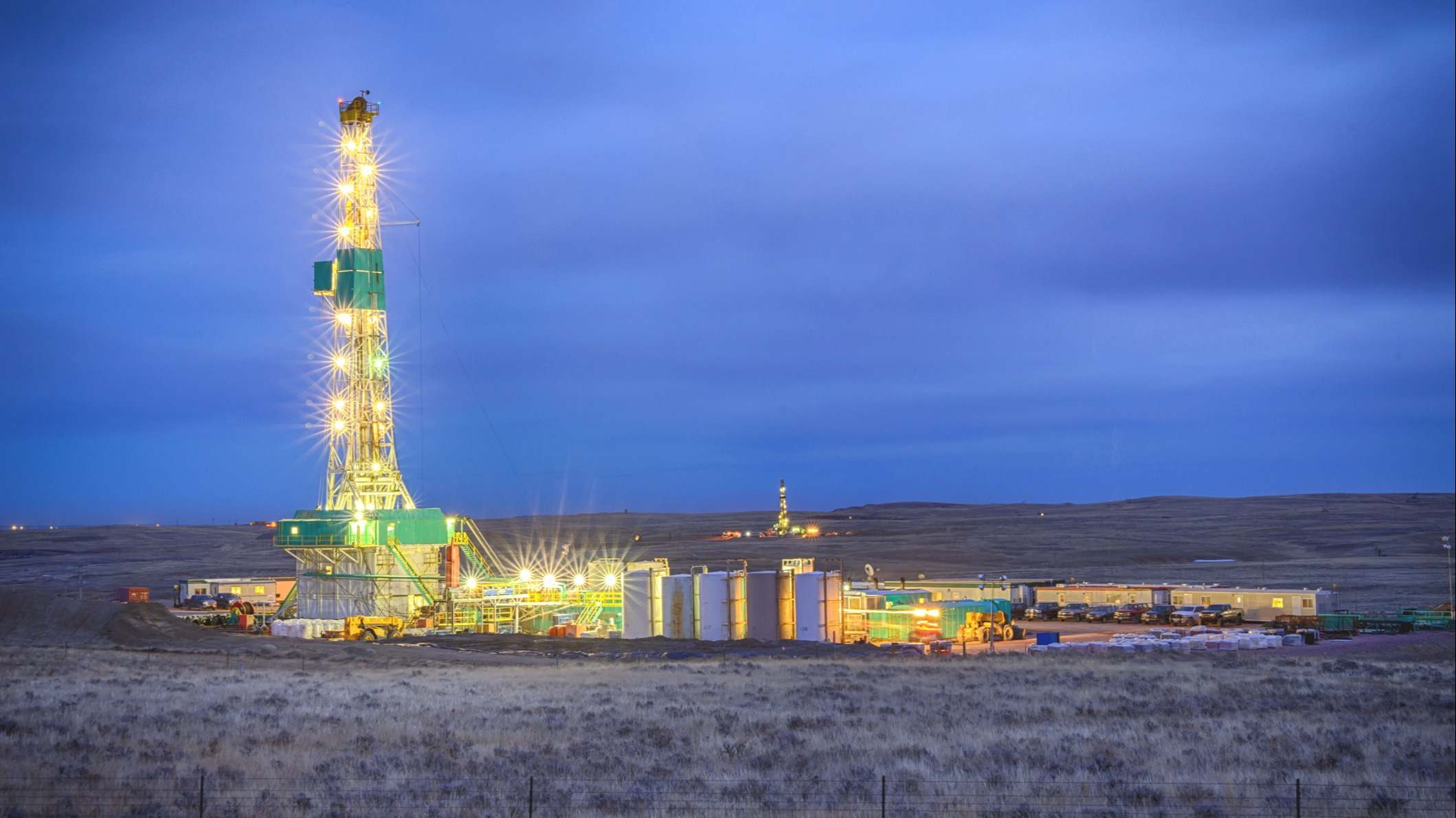 fracking torre petróleo perforación