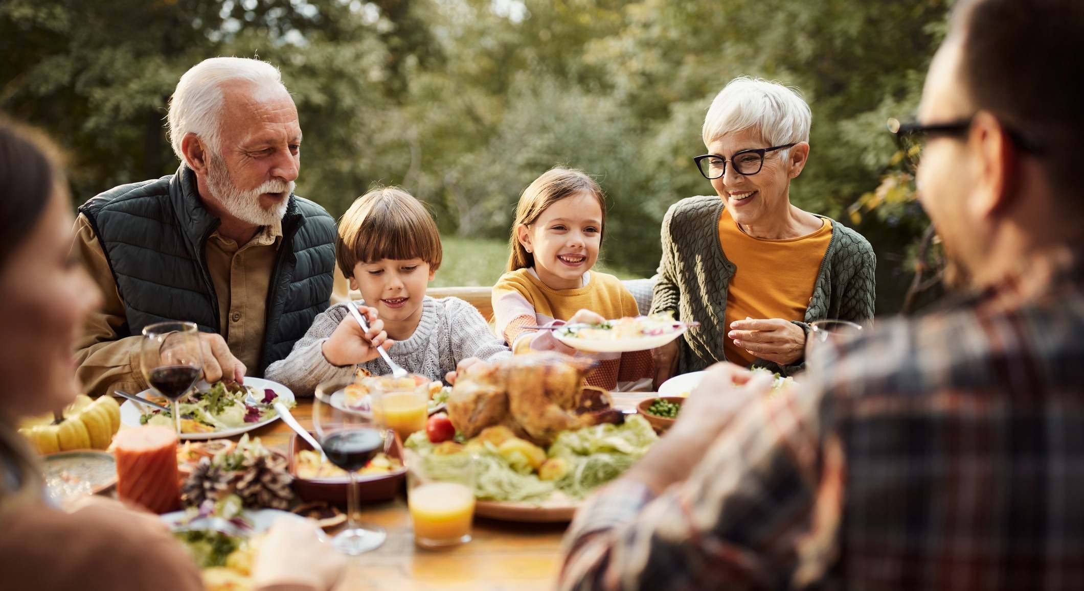 Familia almorzando