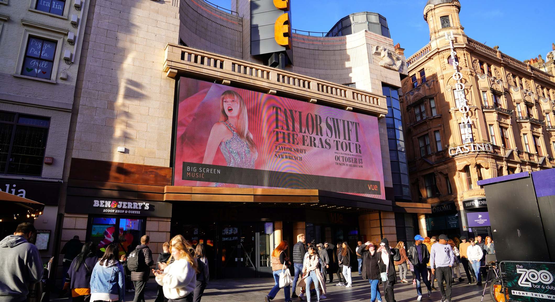 Cartel de la película sobre la gira de Taylor Swift. Foto: iStock