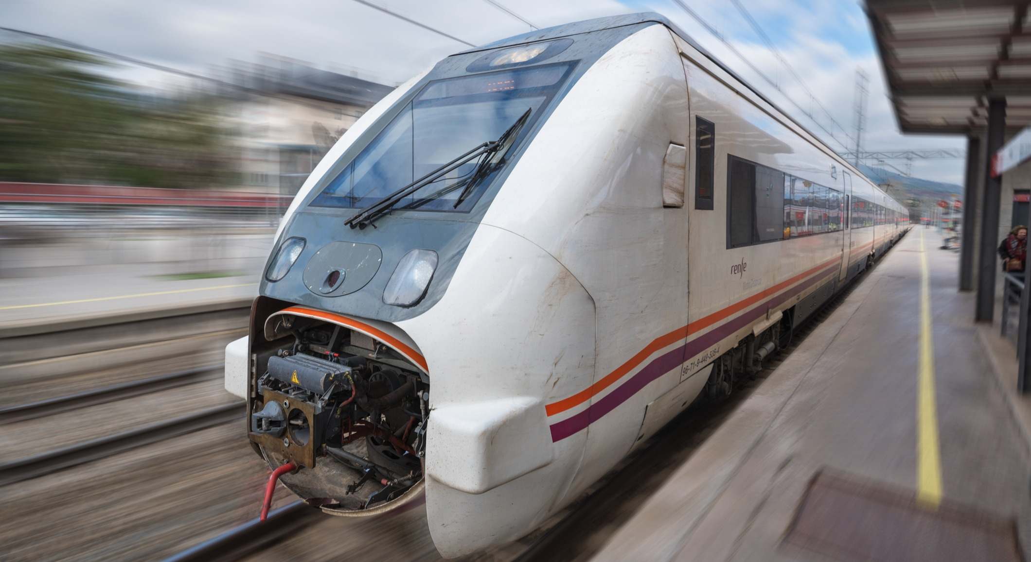 Renfe S-598 tren de media distancia fabricado por la empresa española CAF