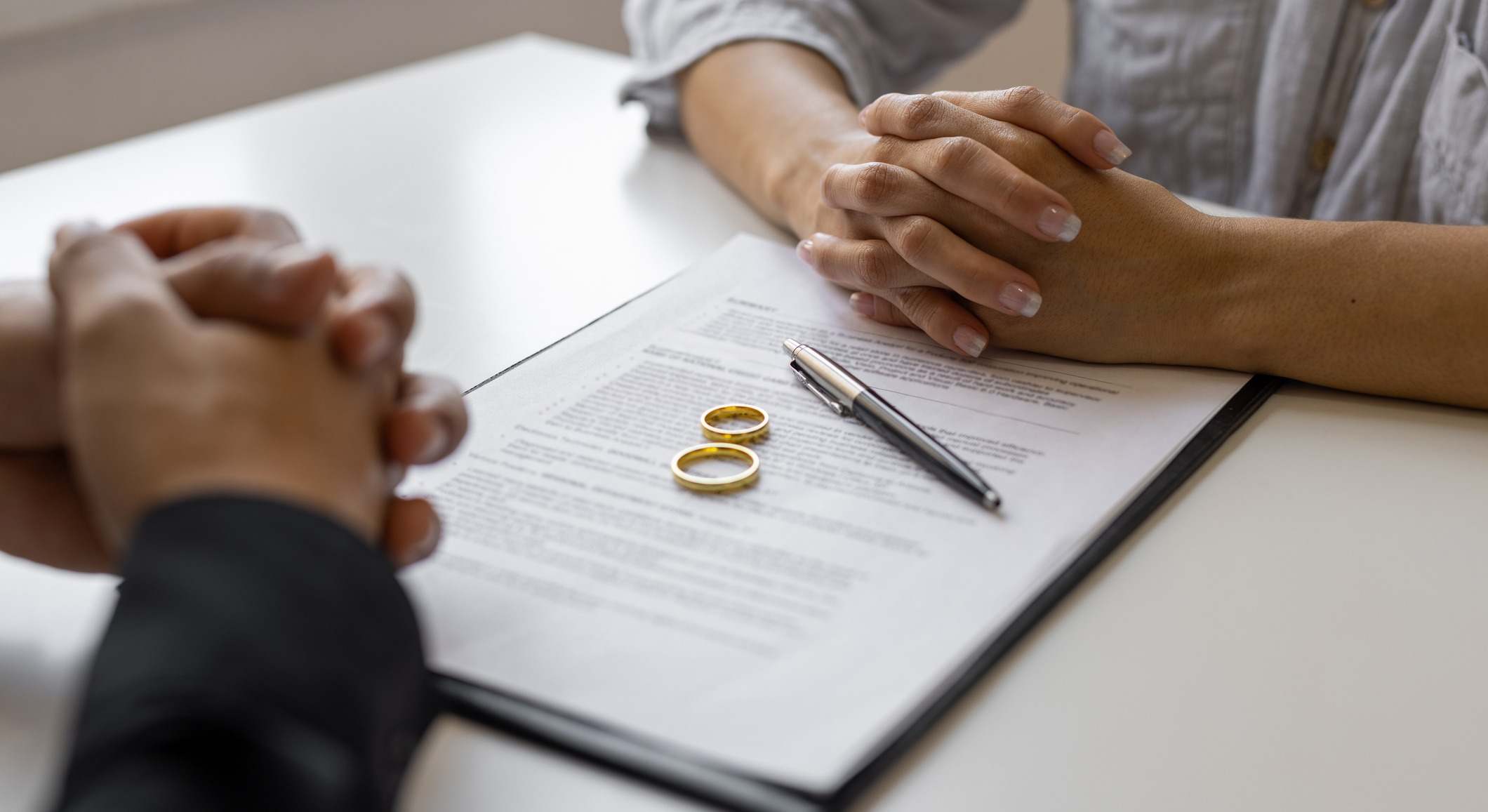 Firma de los papeles del divorcio. / Foto: iStock