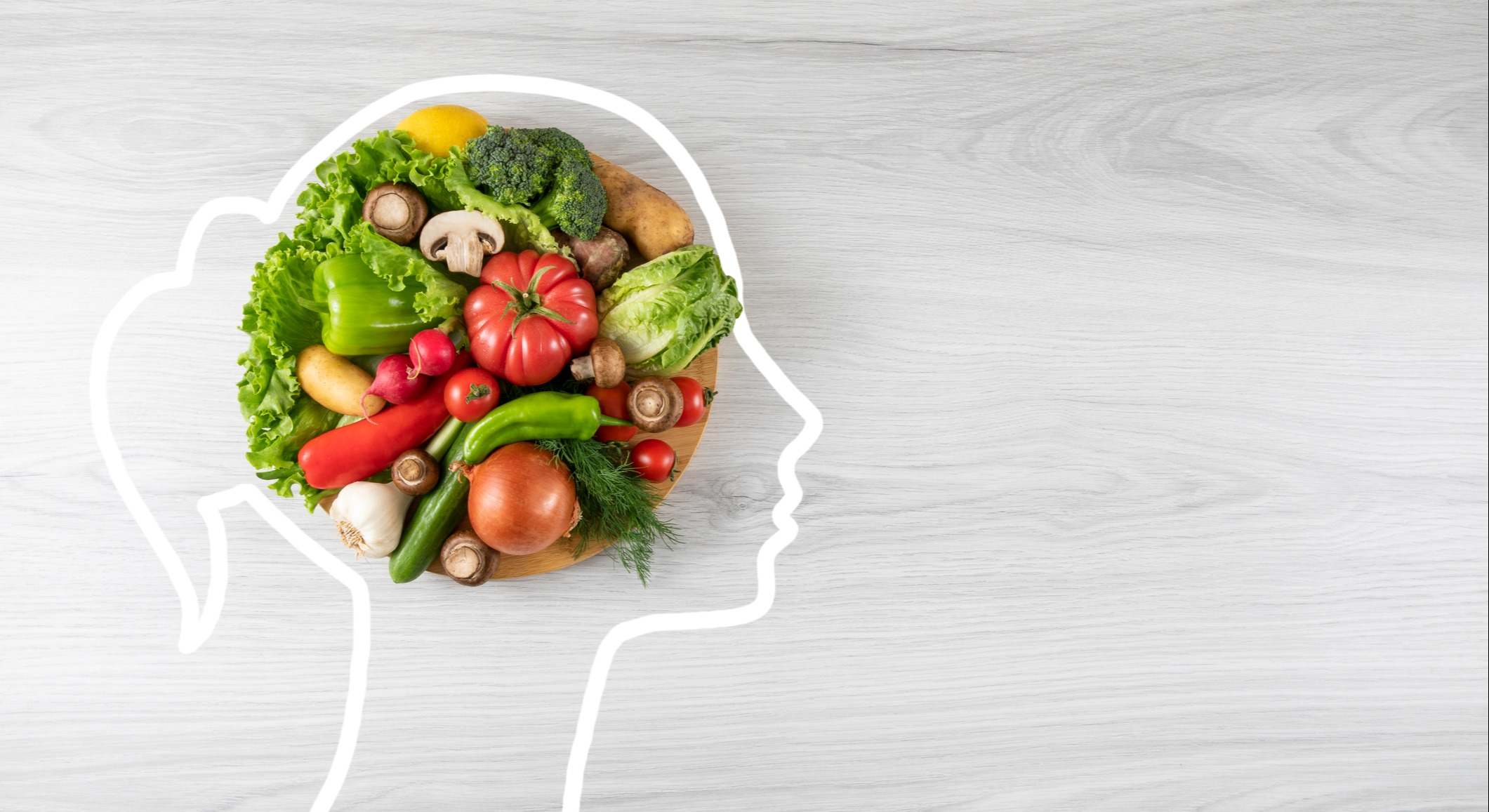 Alimentos sobre una tabla simulando un cerebro