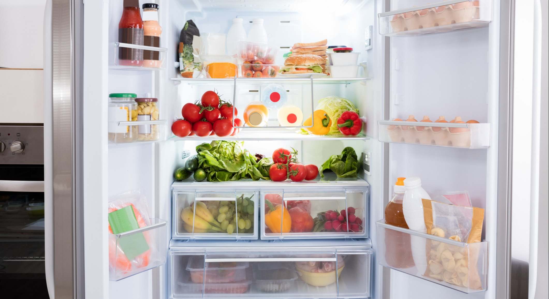 Refrigerador con frutas y verduras