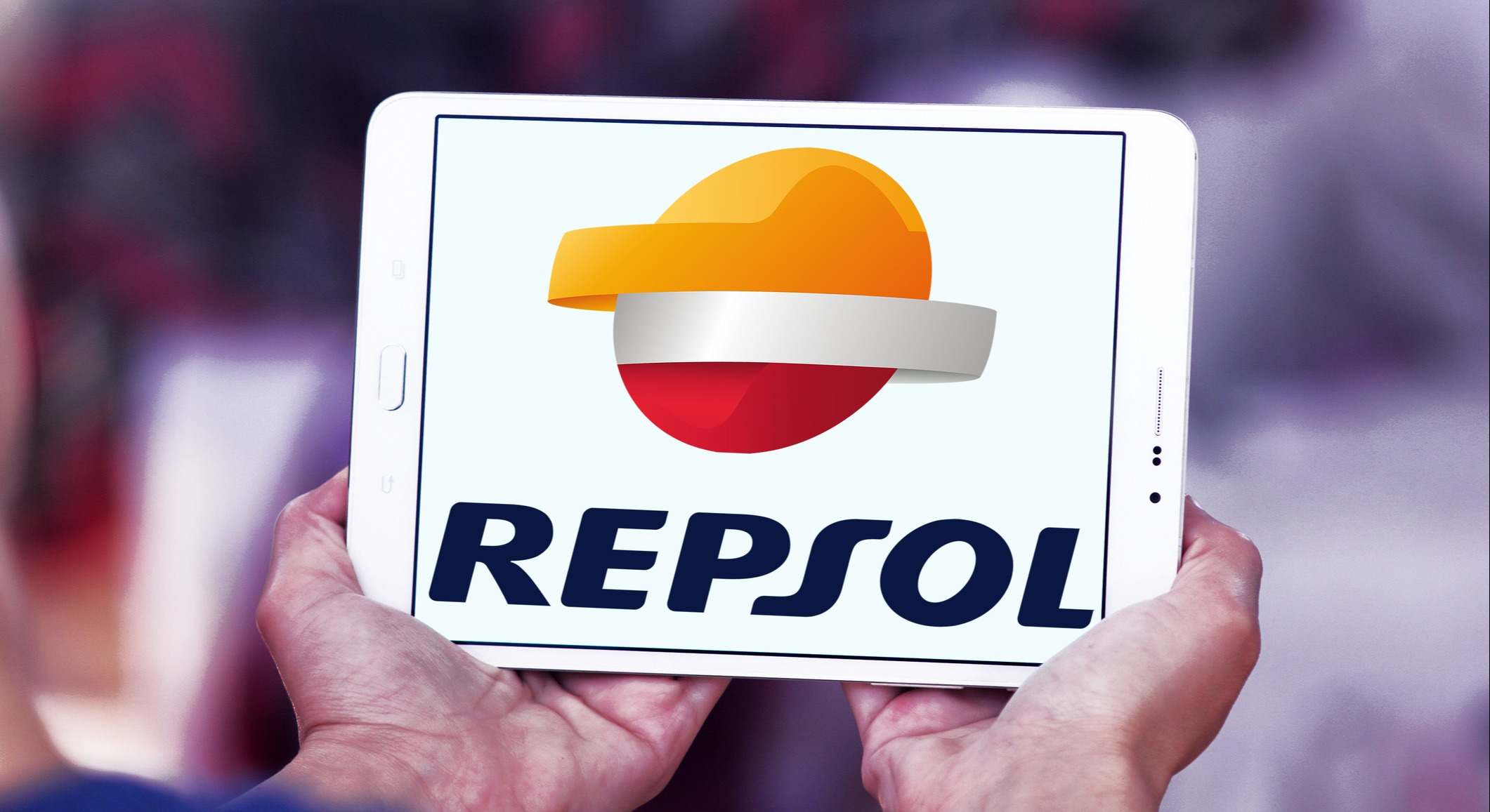 Un logo de Repsol en una tablet