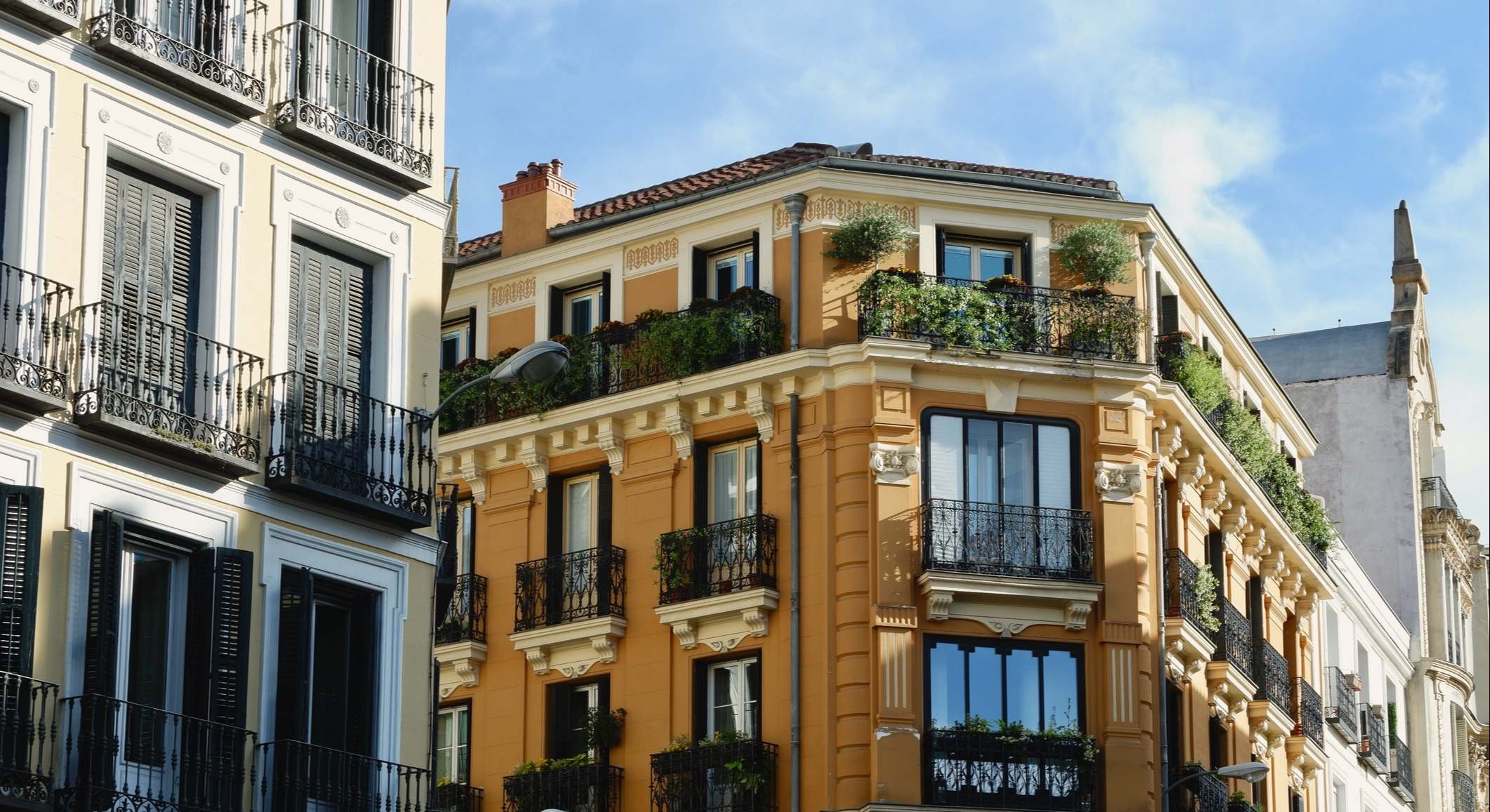 Viviendas en una calle del centro de Madrid