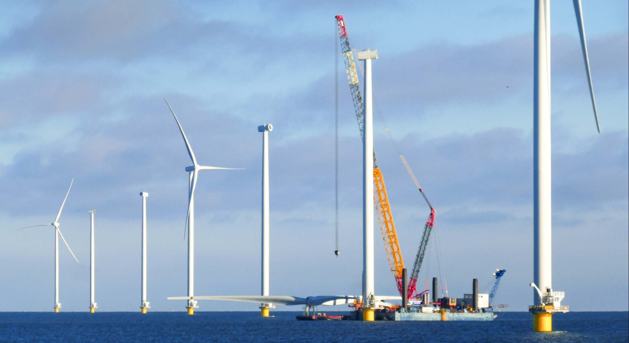 Parque eólico marino en construcción. / iStock