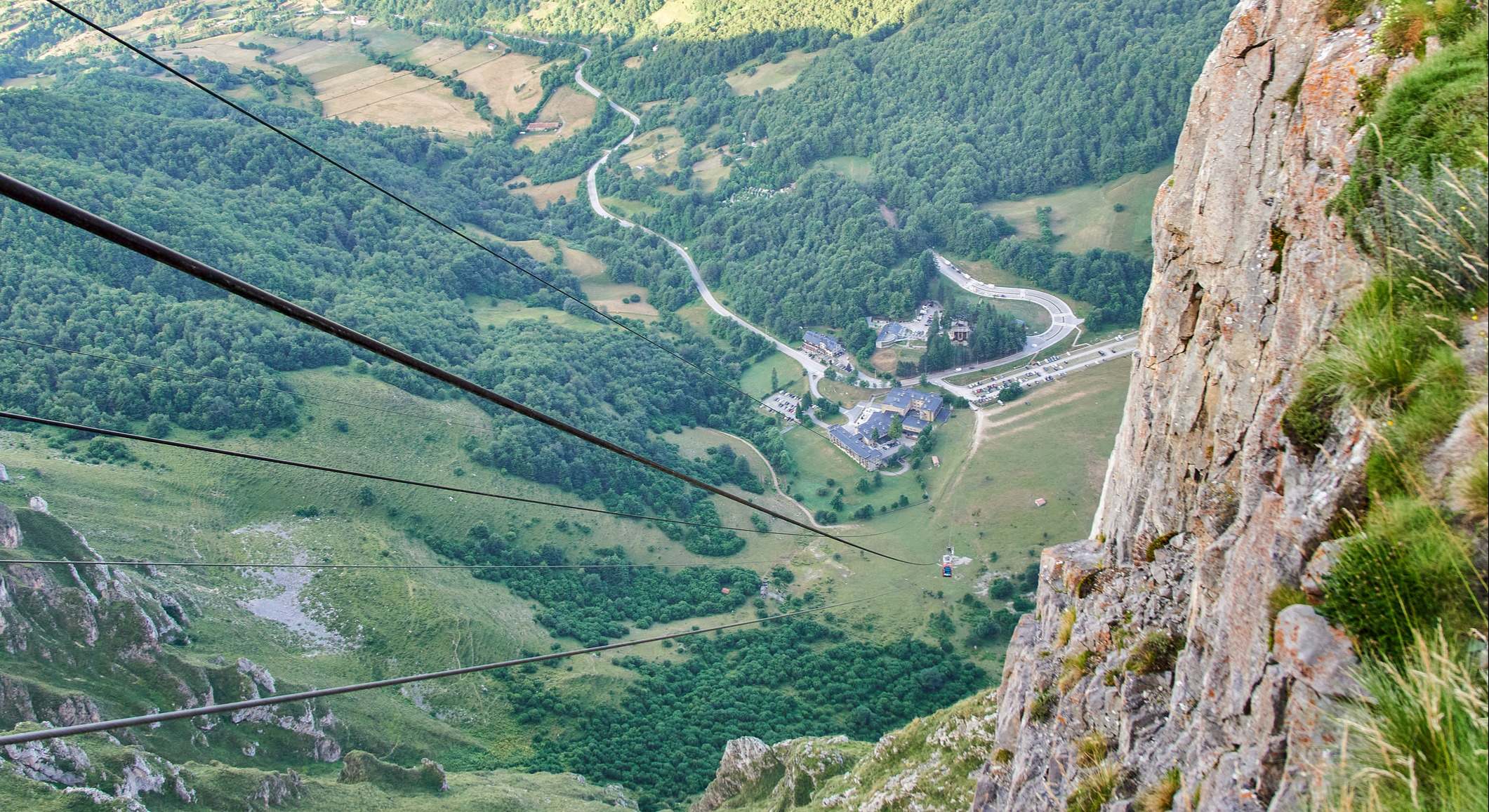 Teleférico de Fuente De, en el Parque Nacional de los Picos de Europa, entre Cantabria y Asturias. / Foto: iStock
