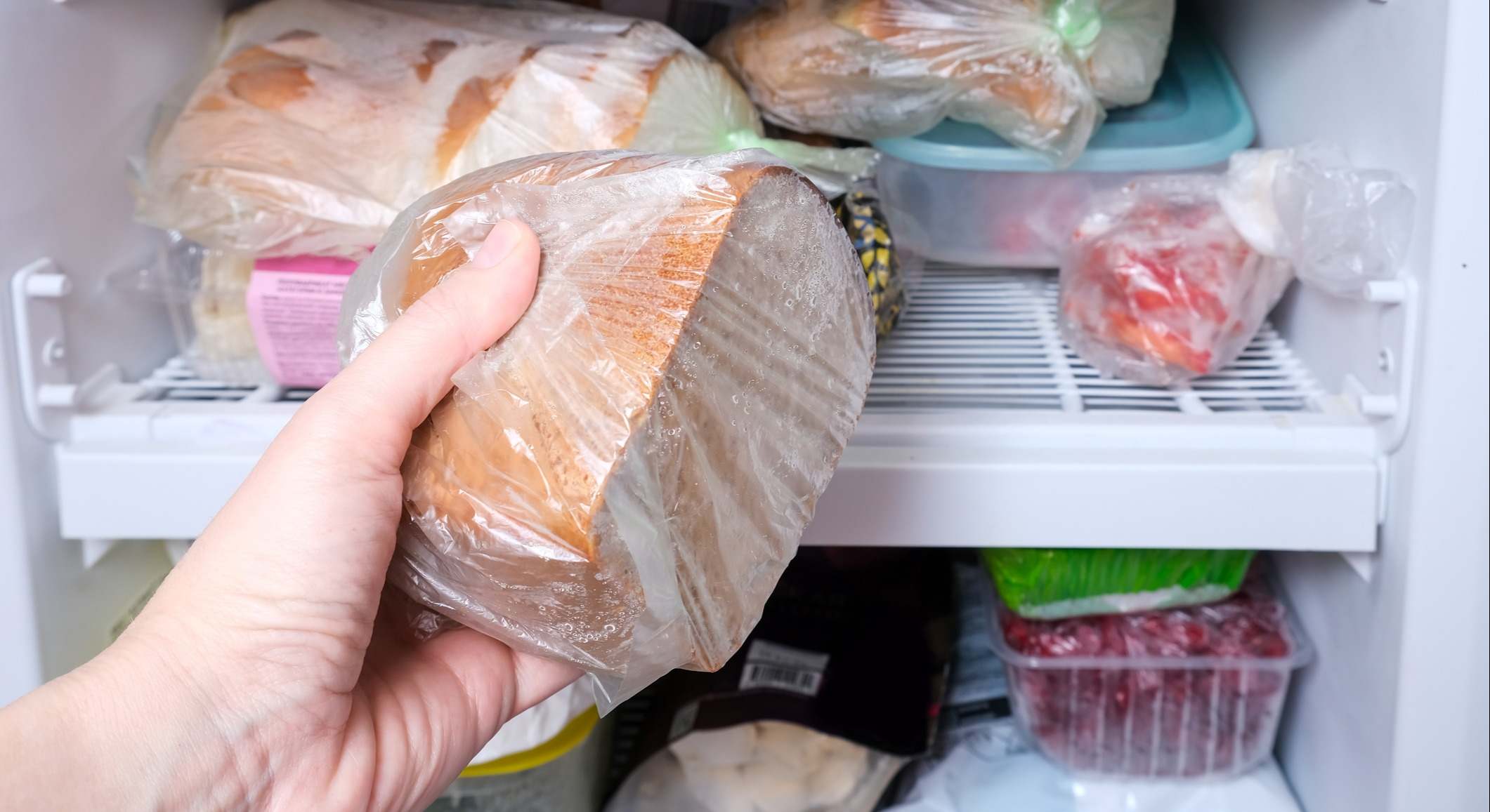 Cómo descongelar el pan para que quede como recién sacado del horno.