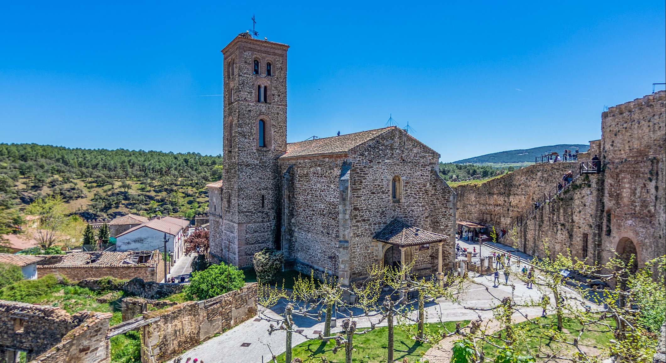 Iglesia de Santa María del castillo en el pueblo de Buitrago de Lozoya. Comunidad de Madrid España - Foto de stock