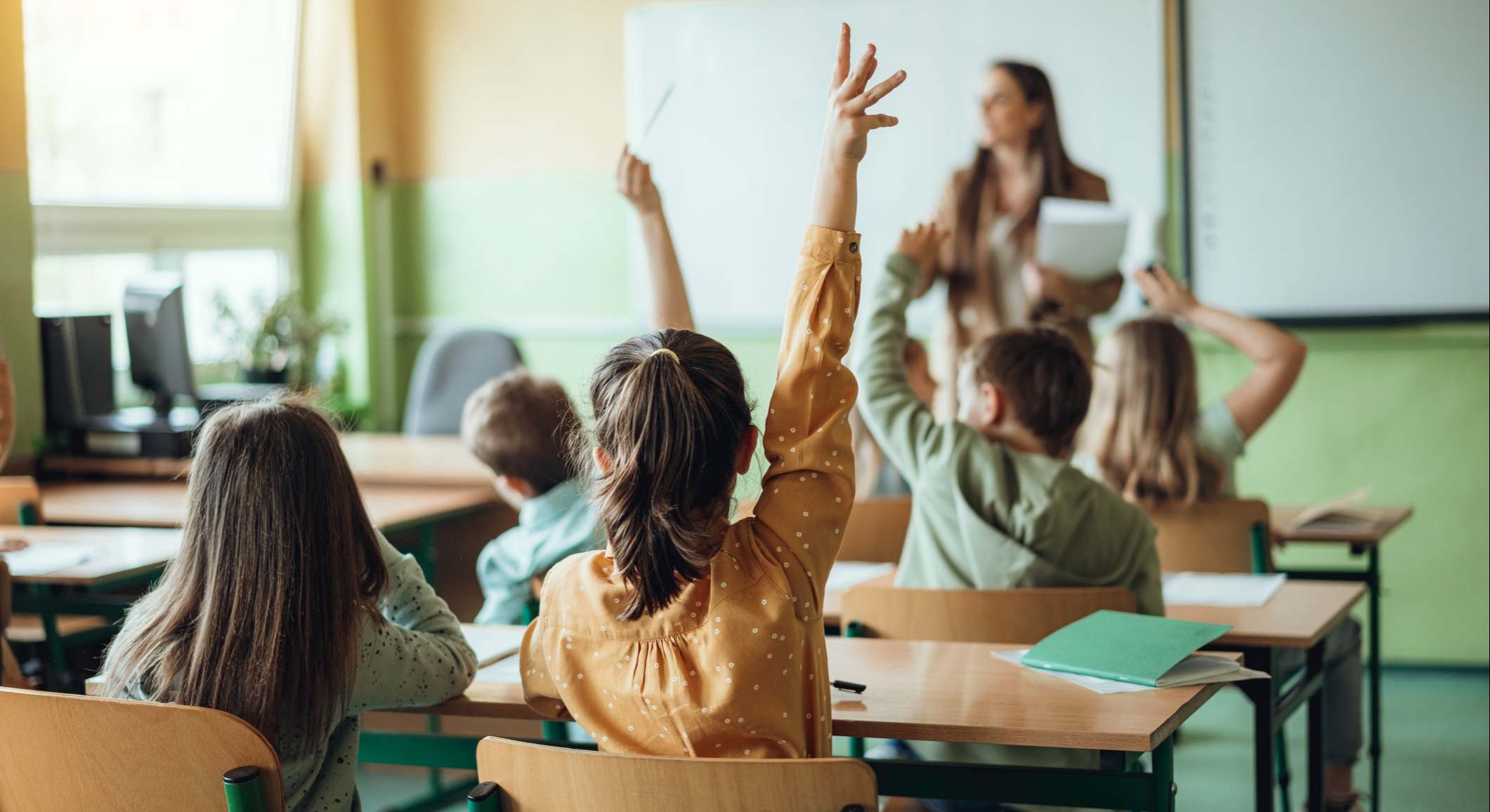 Niños dando clase en el aula de un colegio. / Foto: iStock