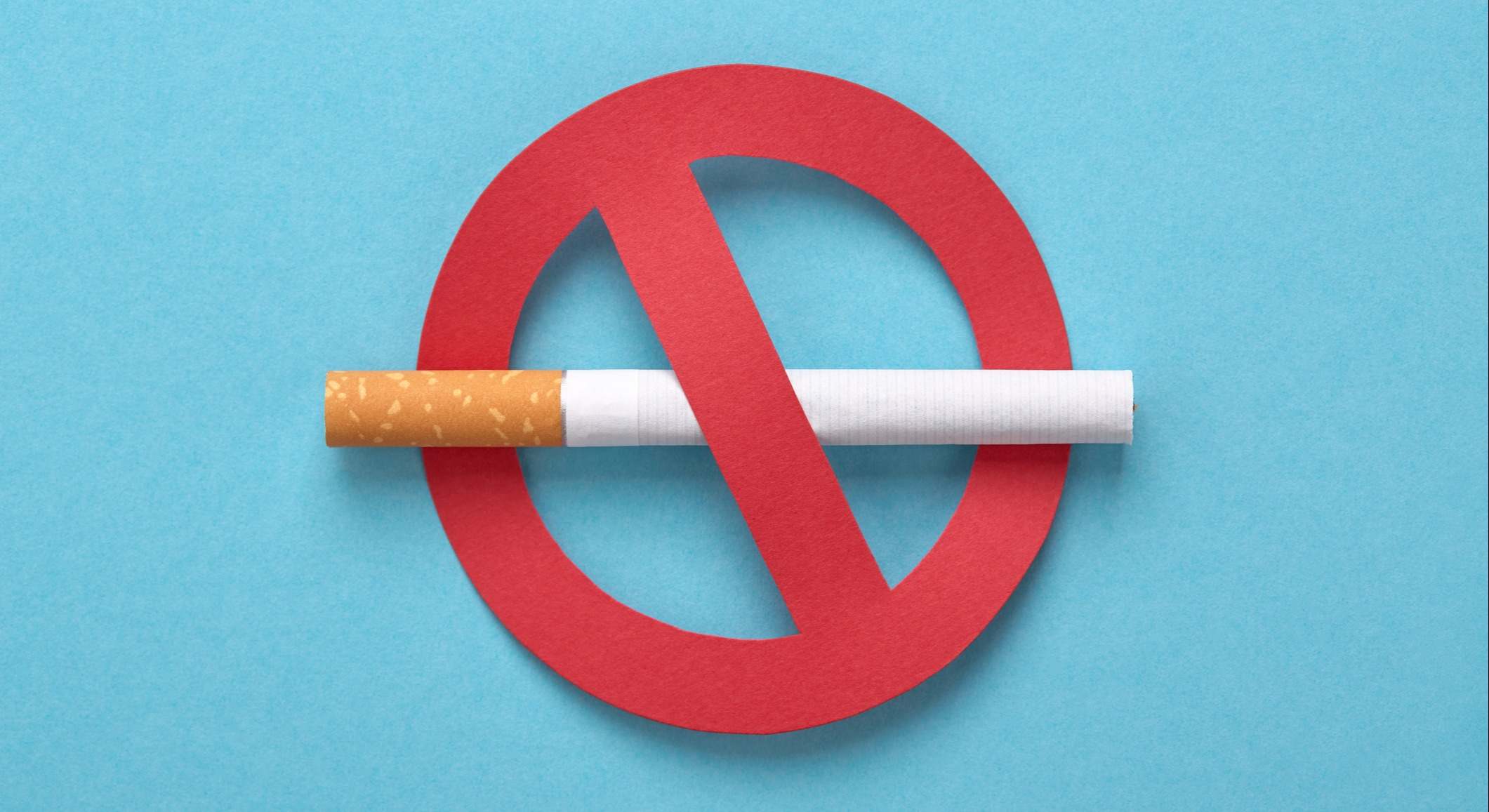 Un cartel de prohibido fumar.