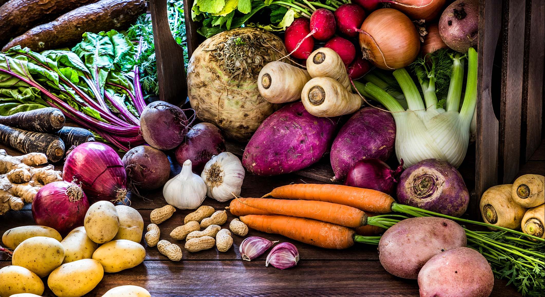Alimentos saludables: raíces orgánicas, legumbres y tubérculos
