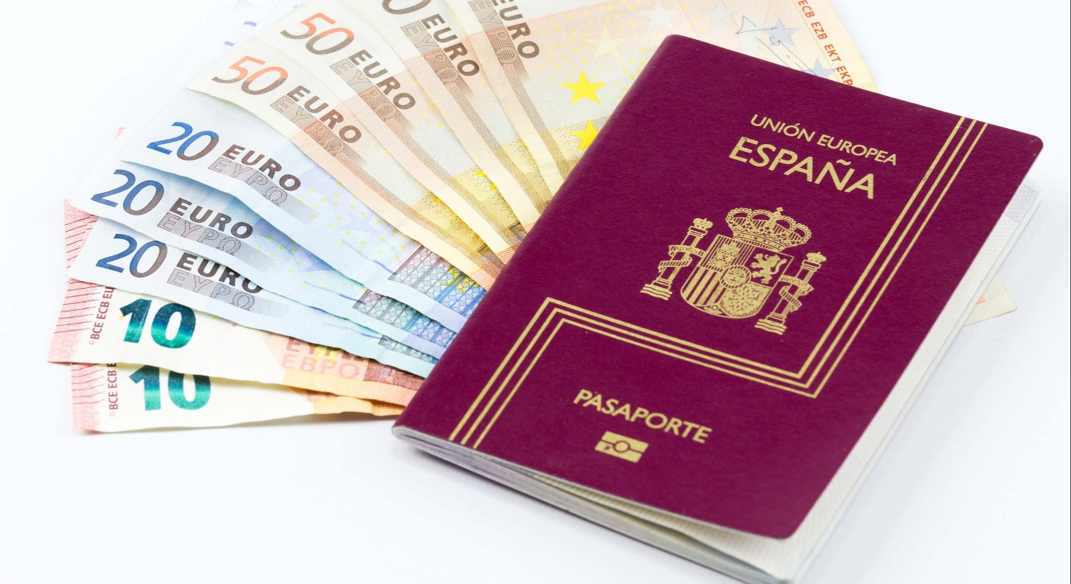 Español pasaporte con los billetes de euro